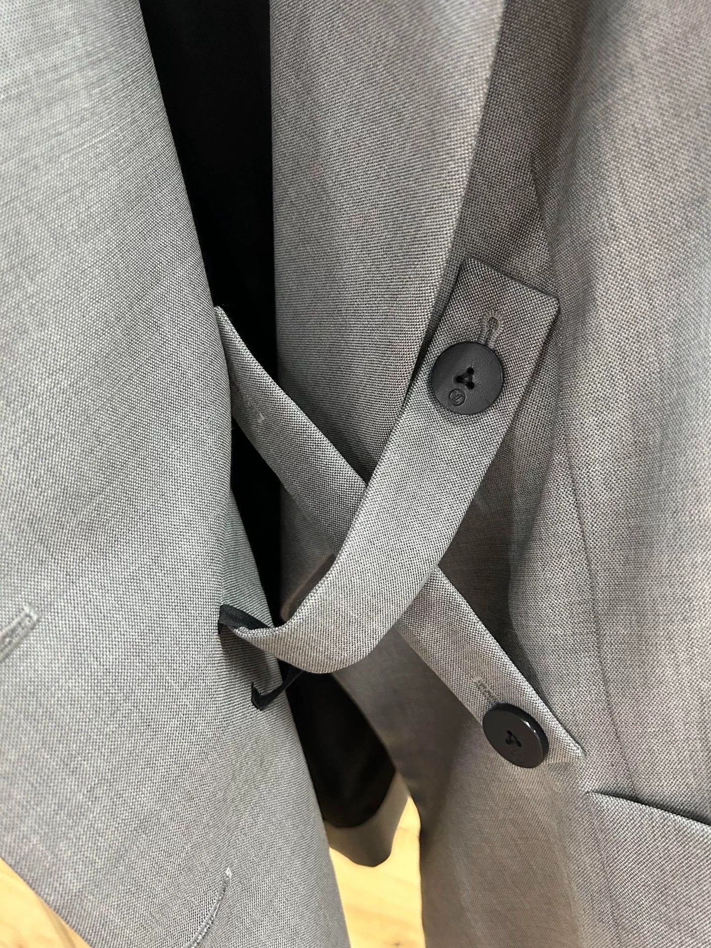 Louis Vuitton Louis Vuitton Double Breasted Wool Blazer Size XS / US 0-2 / IT 36-38 - 2 Thumbnail