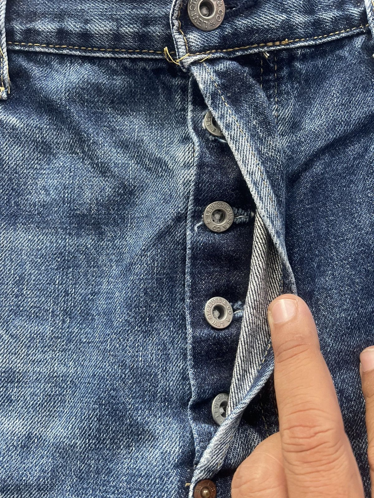 Levi's × Vintage VINTAGE DISTRESSED LEVI’S BIG’E’ 702 BUCKLE BACK SELVEDGE Size US 35 - 6 Thumbnail