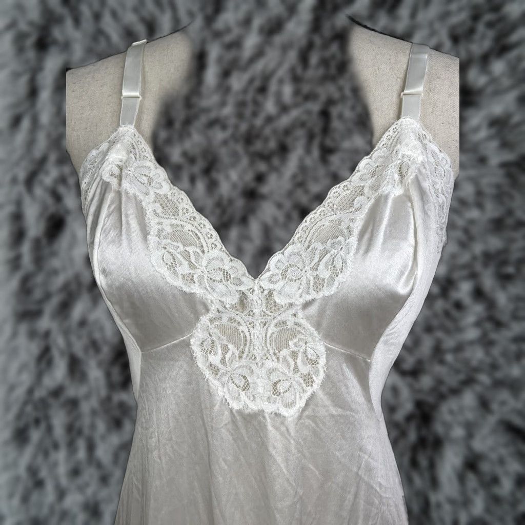 VINTAGE ShadowLine CAMEO LACE Full SLIP Women's L 36
