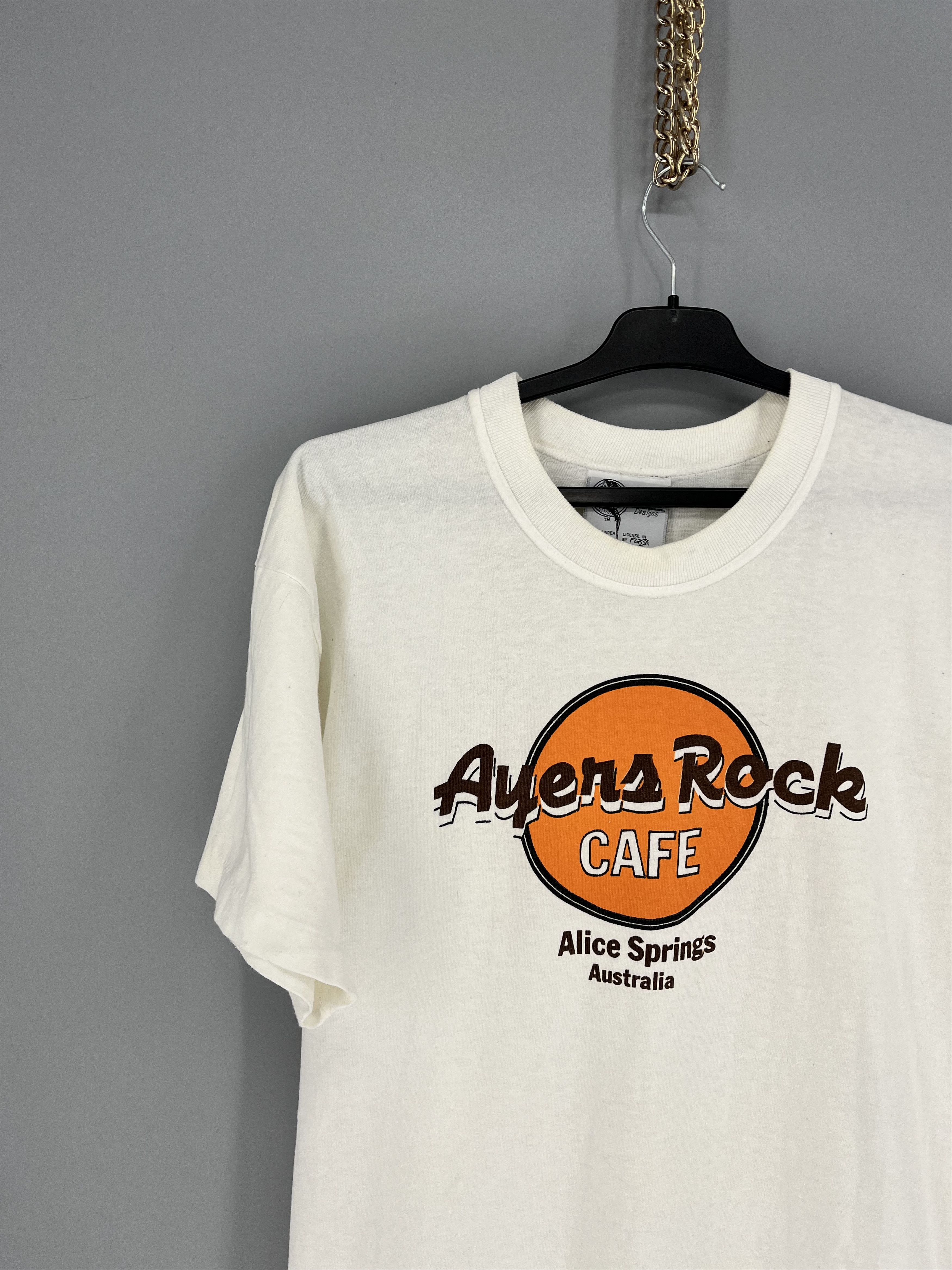 Band Tees Vintage 80s 90s Ayers Rock CAFE Alice Springs Australia Size US L / EU 52-54 / 3 - 4 Thumbnail