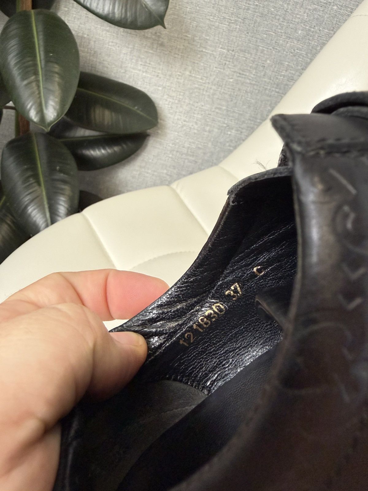 Gucci Gucci GG Guccissima Monogram Black Leather Sneakers (121830) Size US 7 / IT 37 - 23 Thumbnail