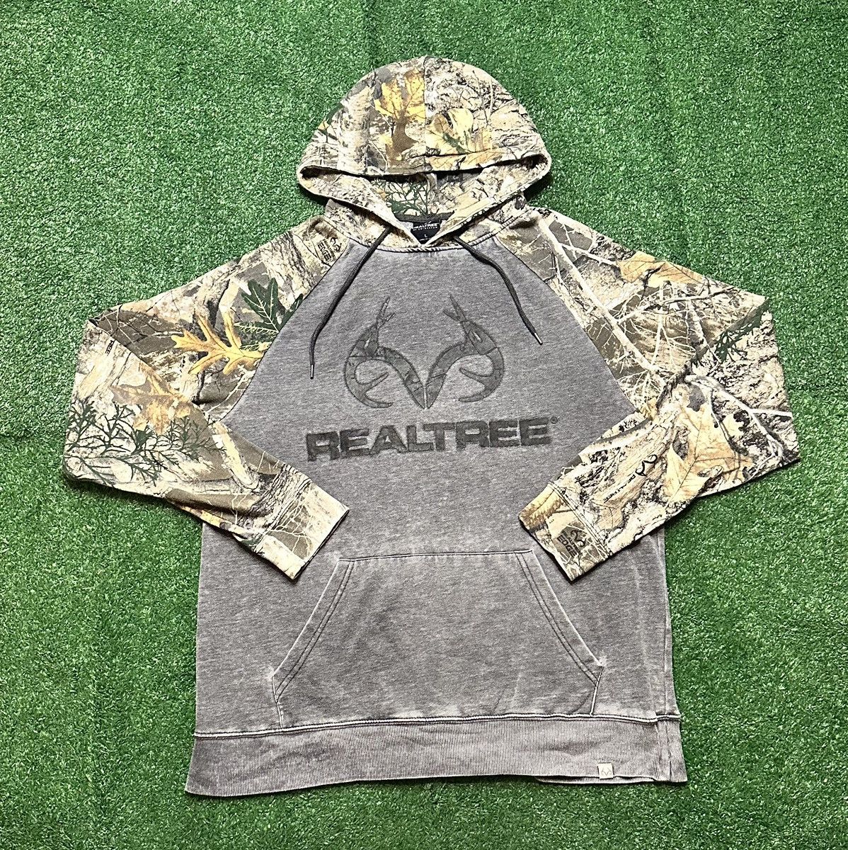 Realtree Vintage Y2K RealTree Camo Logo Hoodie Sweatshirt Size L Size US L / EU 52-54 / 3 - 1 Thumbnail