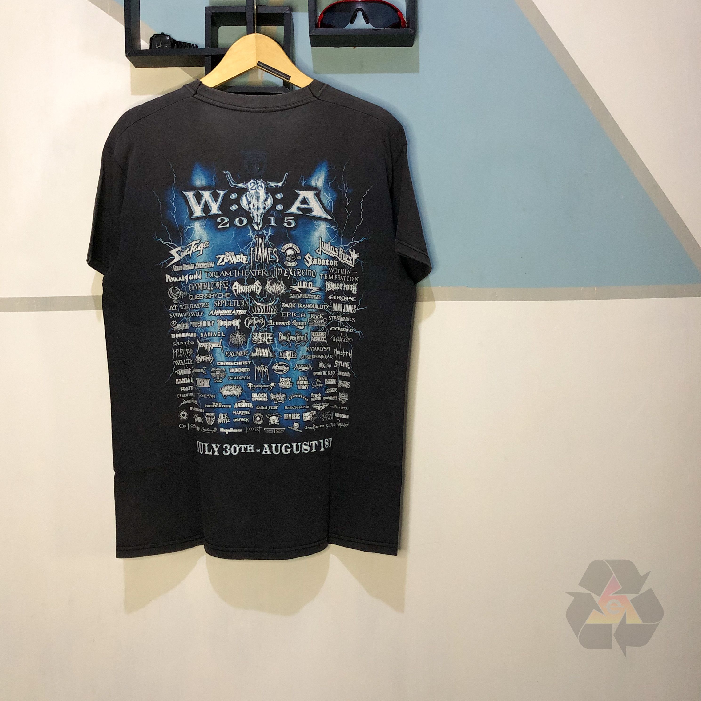 Band Tees Vintage WOA Wacken Festival 2015 THRASHED Rare T-Shirt Y2K Size US L / EU 52-54 / 3 - 9 Thumbnail