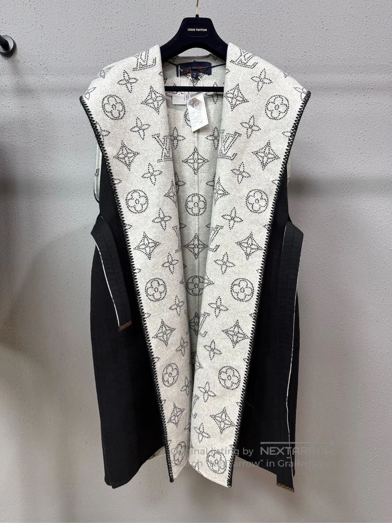 Louis Vuitton Louis Vuitton Sleeveless Wool Coat with Print. Size M / US 6-8 / IT 42-44 - 1 Thumbnail
