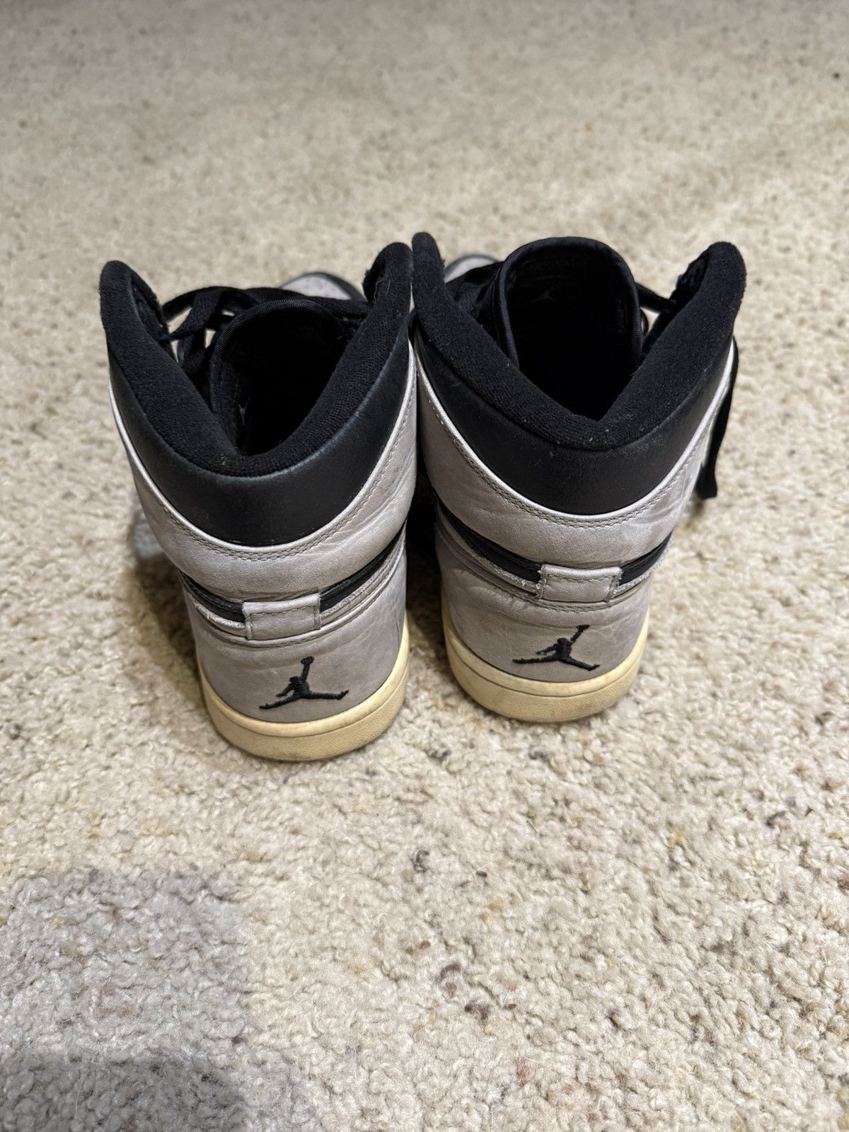 Jordan Brand 2009 Jordan 1 High Shadow Size 10.5 Retro Used Size US 10.5 / EU 43-44 - 5 Thumbnail