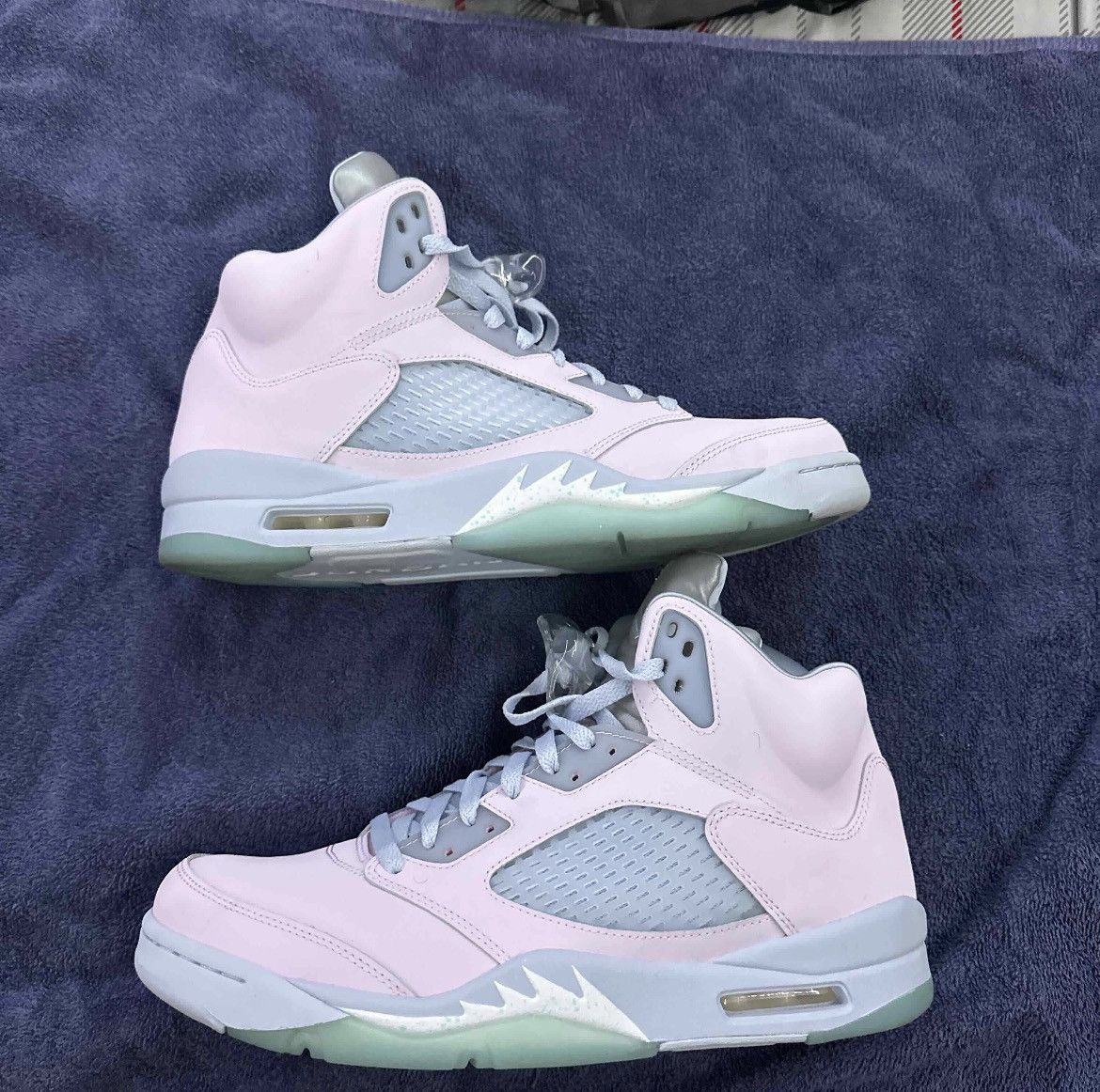 Jordan Brand Air Jordan 5 Retro SE “Easter” Size US 12 / EU 45 - 1 Thumbnail