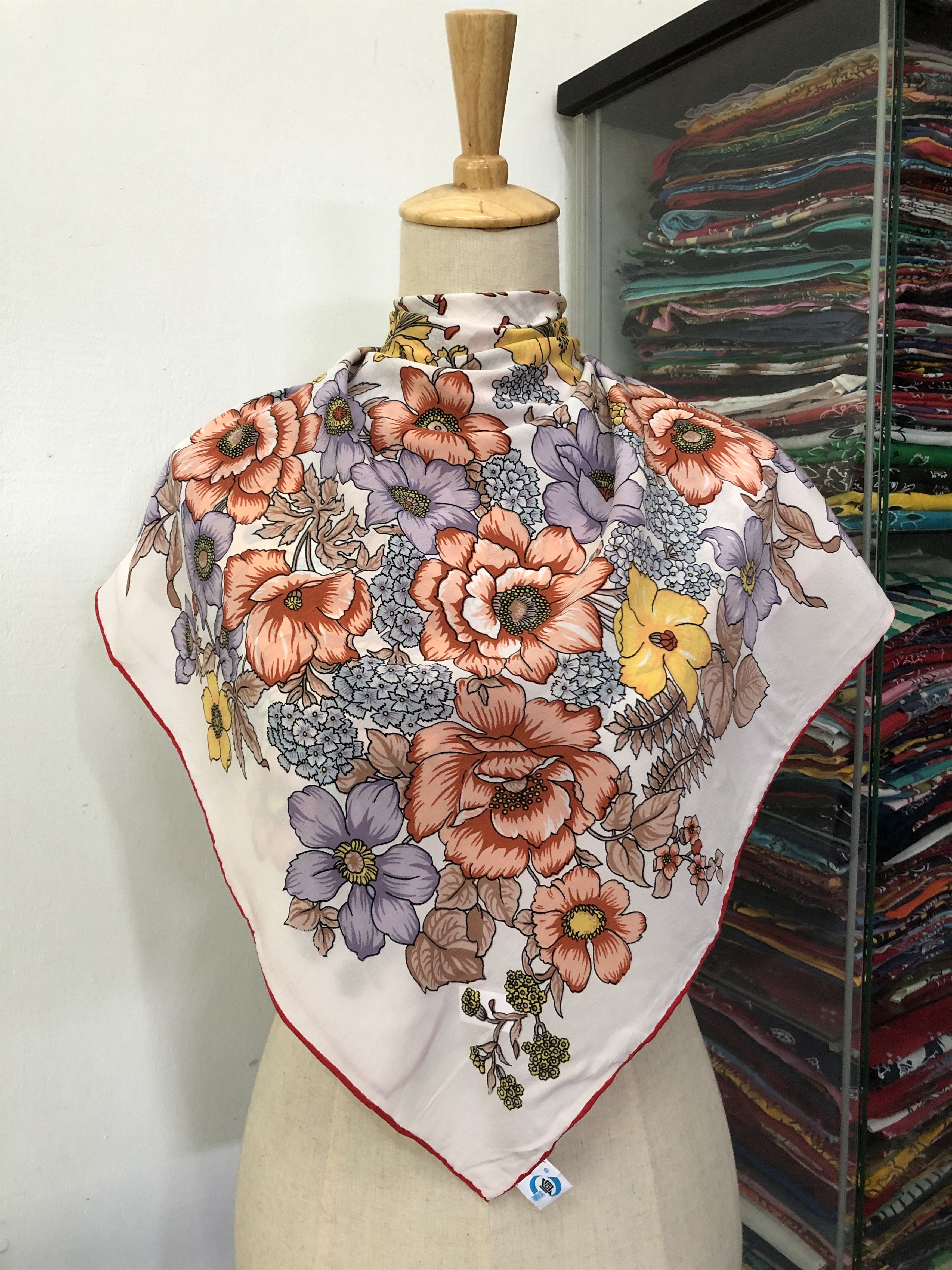 Vintage Vintage Silk Scarf Size ONE SIZE - 1 Thumbnail