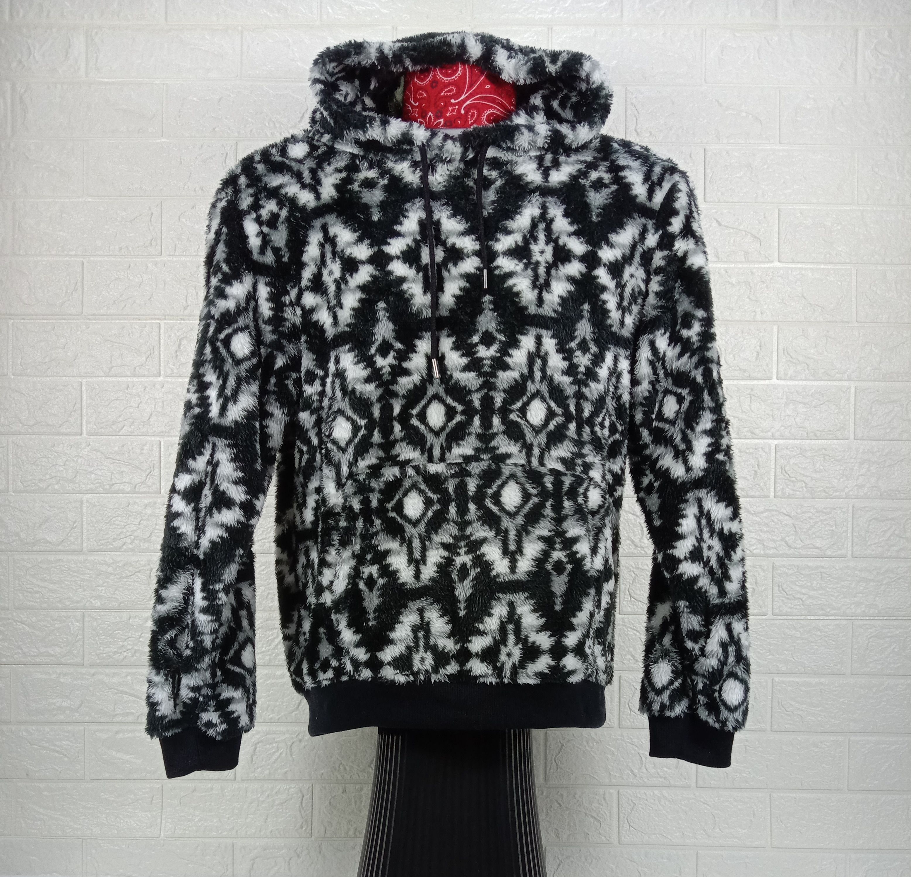 Japanese Brand Vintage Rill Fox Navajo Design Hoodie Fleece Sweatshirt Size M / US 6-8 / IT 42-44 - 1 Thumbnail