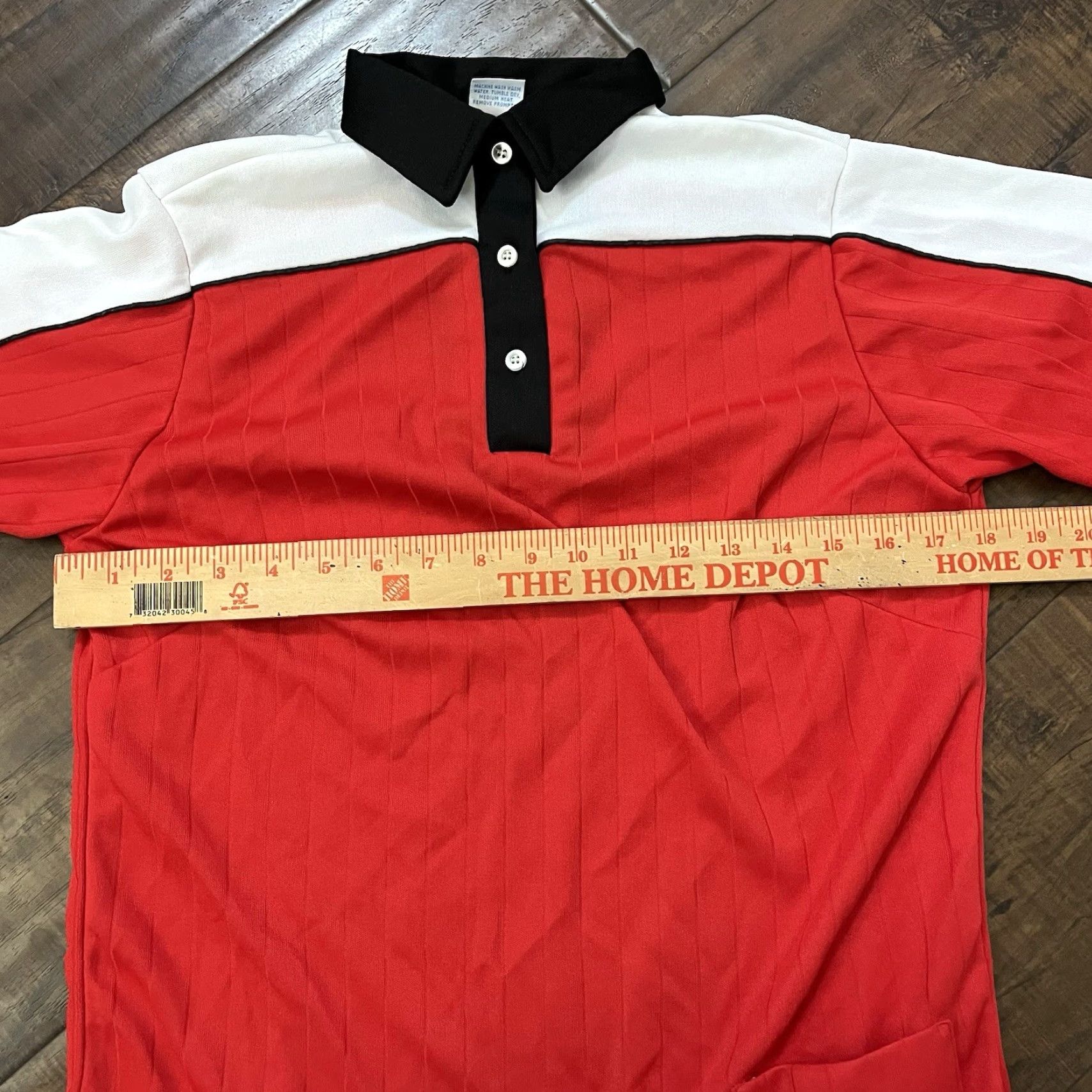 Vintage Vintage Hilton Polo Shirt Mens Small Short Sleeve Red Striped Polyester Size US S / EU 44-46 / 1 - 3 Thumbnail