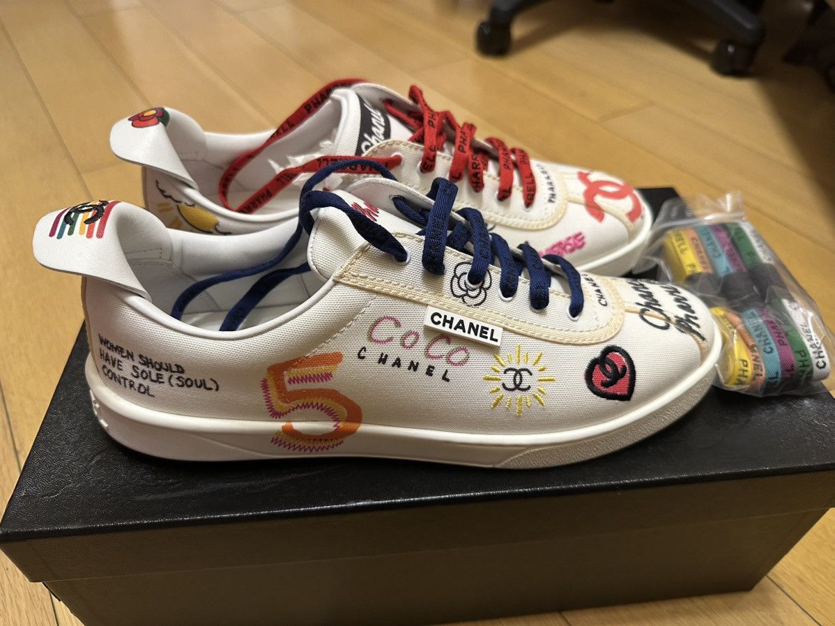 Chanel Pharrell x Chanel Graphic Canvas Sneakers Size US 9.5 / EU 42-43 - 3 Thumbnail