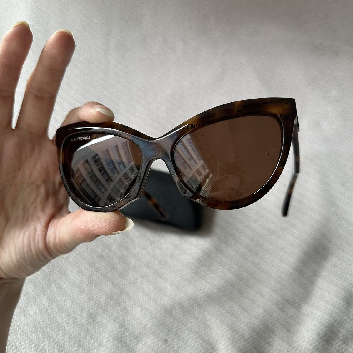 Balenciaga Balenciaga Tortoiseshell Sunglasses Size ONE SIZE - 1 Thumbnail