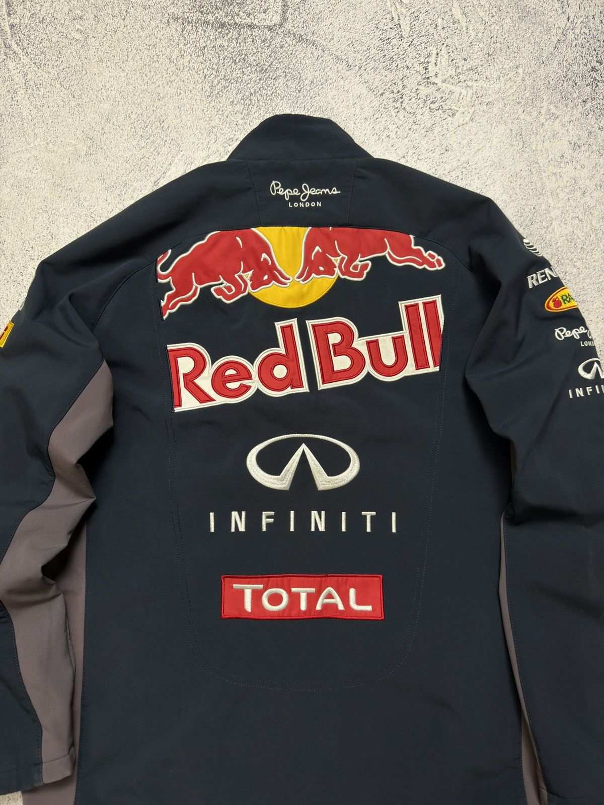 Pepe Jeans Vintage Red Bull Racing F1 Team Softshell Jacket Pepe Jeans Size US XL / EU 56 / 4 - 17 Thumbnail