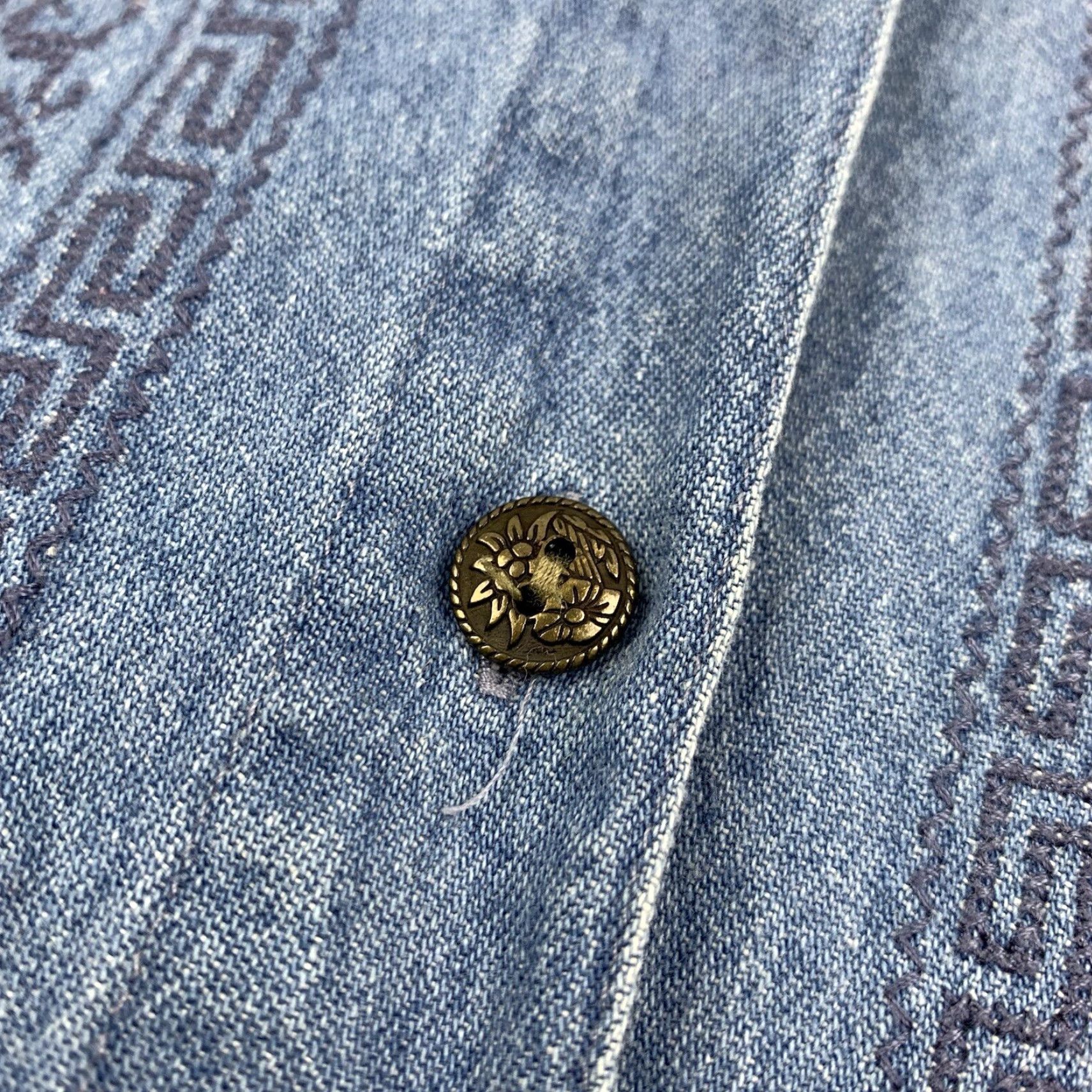 Vintage VINTAGE St. Johns Bay Denim Button Up Shirt Womens 18w Blue Embroidered 90s Y2K Shirt Womens 18w Blue Embroidered 90s Y2K Size XXL / US 16-18 / IT 52-54 - 5 Thumbnail