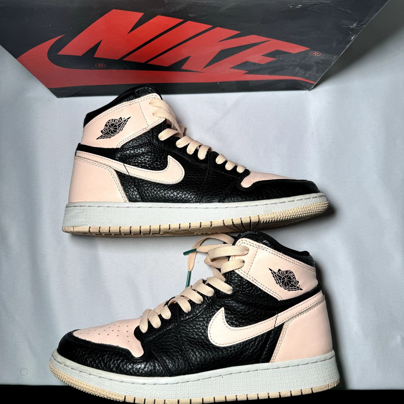 Jordan Brand × Nike Nike Air Jordan 1 Retro High OG GS Crimson Tint - Size 6.5 Size US 6.5 / EU 39-40 - 4 Thumbnail