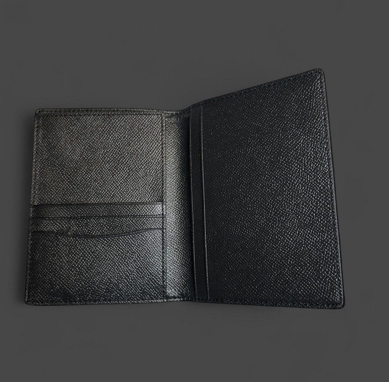 Coach 🖤 Authentic Coach Crossgrain Leather Passport Case Size ONE SIZE - 4 Thumbnail