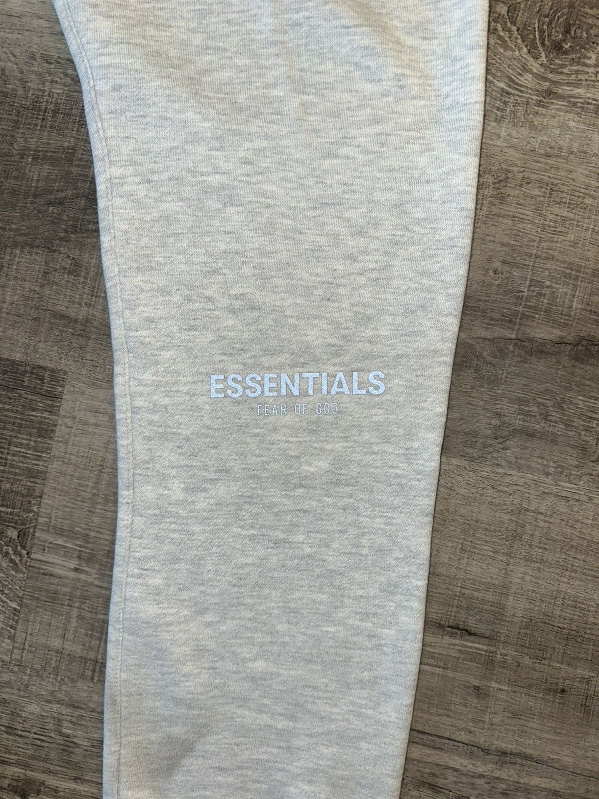 Essentials × Fear of God Fear of God Essentials Oatmeal Heather Sweatpants Size US 32 / EU 48 - 3 Thumbnail