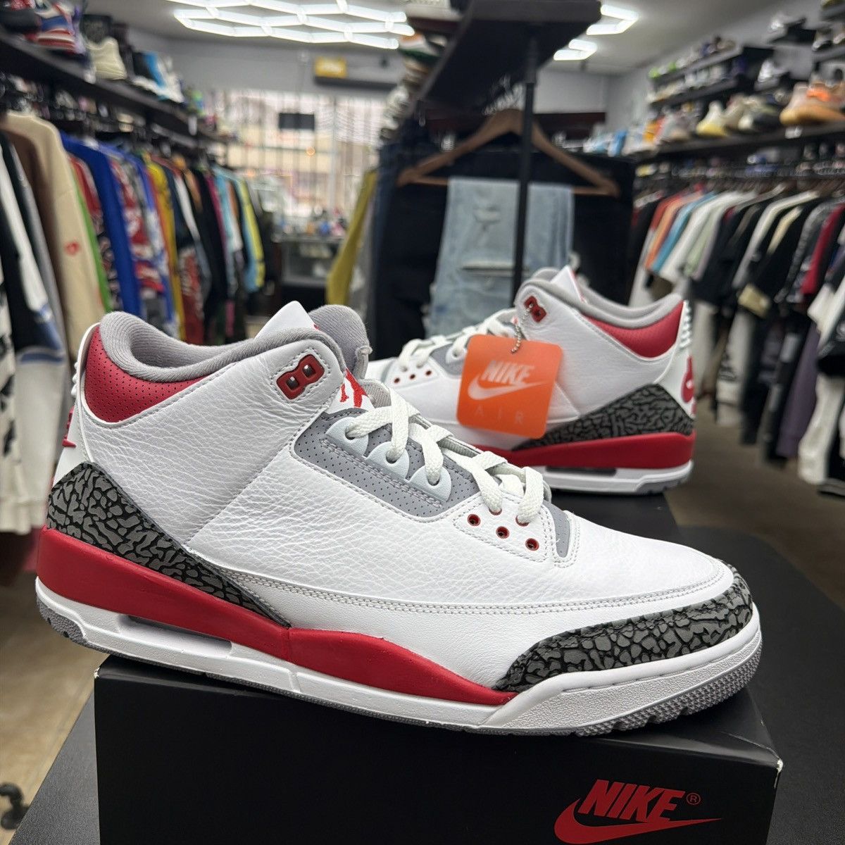 Jordan Brand Jordan Air Jordan 3 Retro White Fire Red-Black Men's Size 13 Size US 13 / EU 46 - 3 Thumbnail