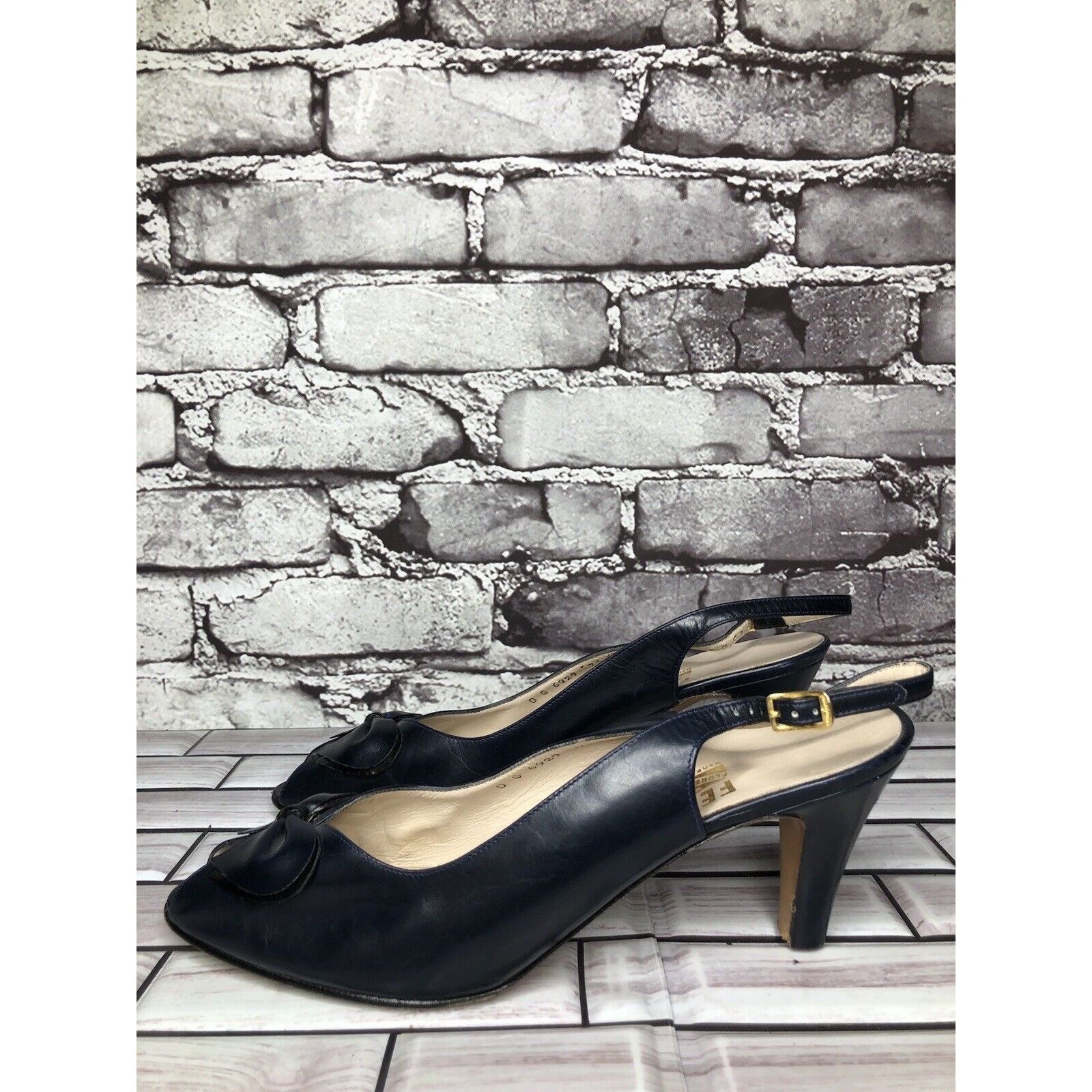 Salvatore Ferragamo Salvatore Ferragamo Navy Blue Leather Bow Peep Toe Heels Wom Size US 9 / IT 39 - 9 Thumbnail