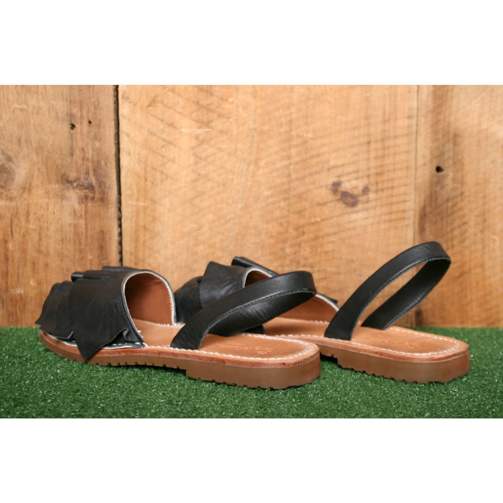 Seychelles Seychelles Black Leather Slingback Peep Toe Sandals Women's US 7 Size 7 Sandal Slingback Brand Seychelles Women Size US 7 / IT 37 - 3 Thumbnail