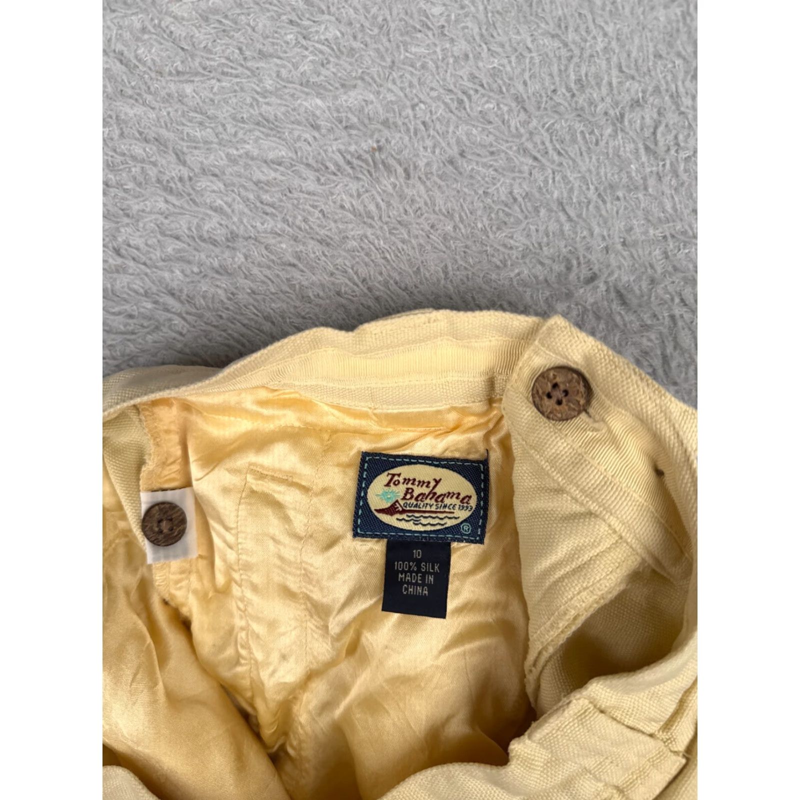 Tommy Bahama VINTAGE Tommy Bahama Women’s Shorts Bermuda 10 Yellow Silk Pockets Beach Vacation Travel Size 32" / US 10 / IT 46 - 6 Thumbnail