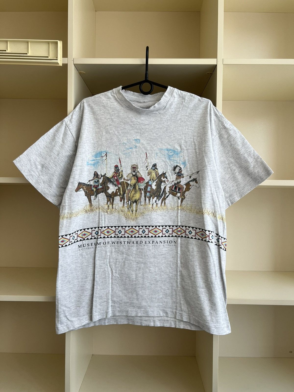 Vintage Vintage 90s St. Louis Native American T-Shirt Museum Size XL Size US XL / EU 56 / 4 - 1 Thumbnail