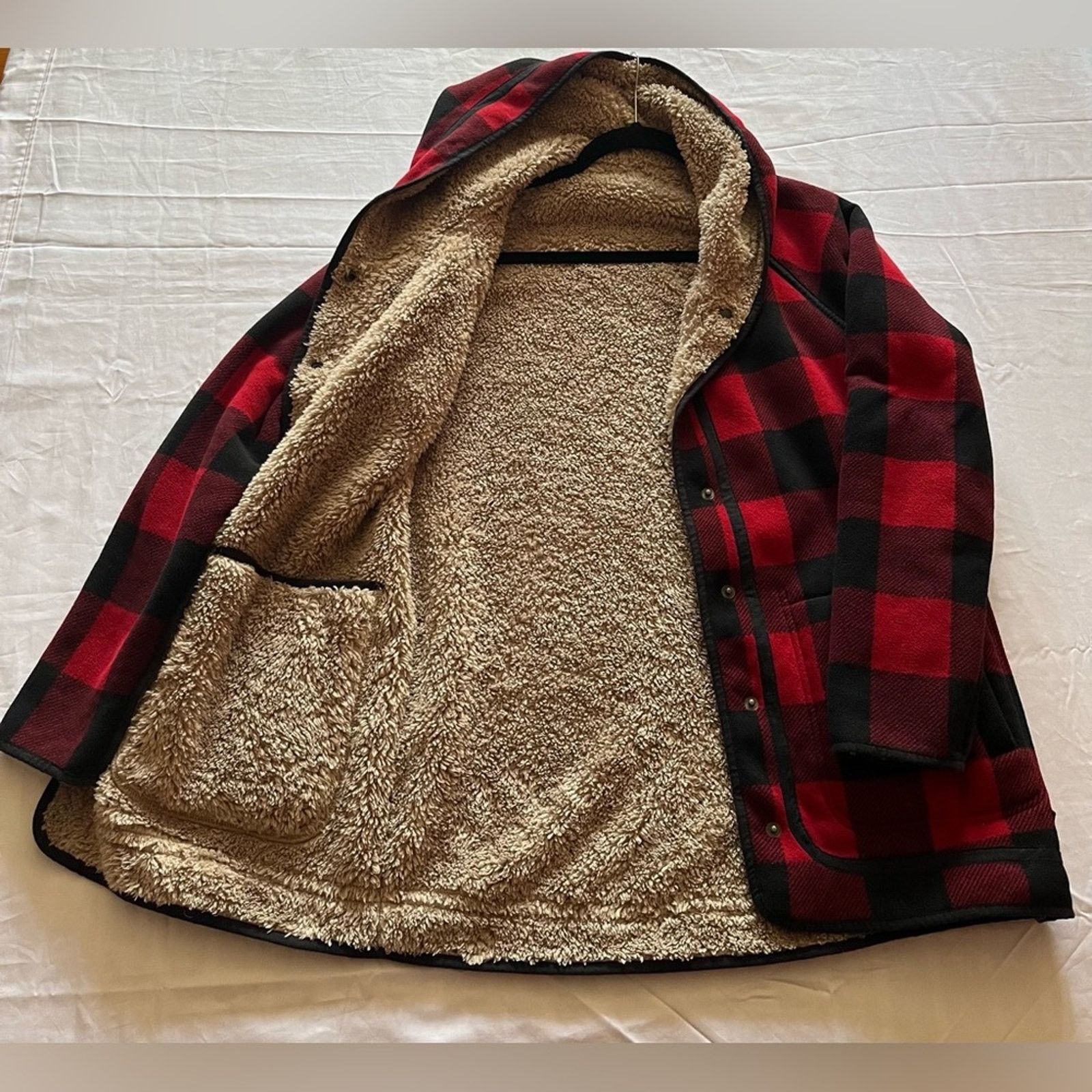 Eddie Bauer Eddie Bauer Womens Red Buffalo Plaid Reversible Fuzzy Coat Size M / US 6-8 / IT 42-44 - 1 Thumbnail