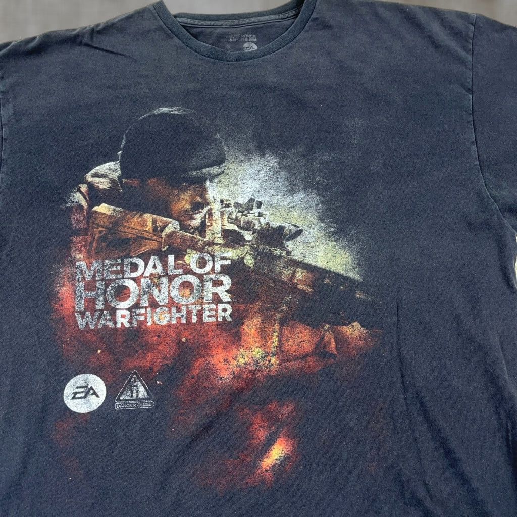 Vintage VINTAGE Medal Of Honor Warfighter Shirt Men XL Black Tee Sun Faded Logo Batman Graphic Print Retro Size US XL / EU 56 / 4 - 1 Thumbnail