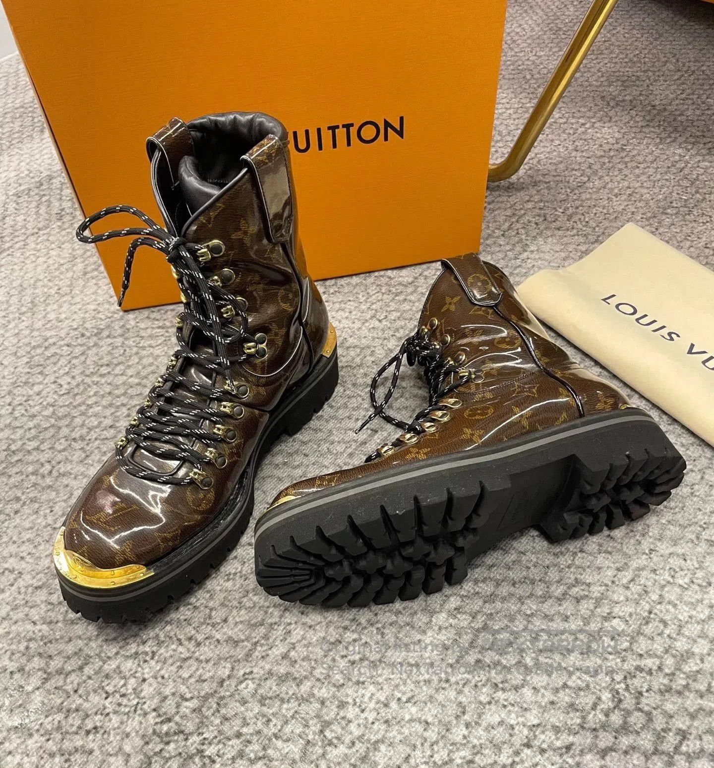 Louis Vuitton LV Monogram Mid. Size US 8 / EU 41 - 3 Thumbnail