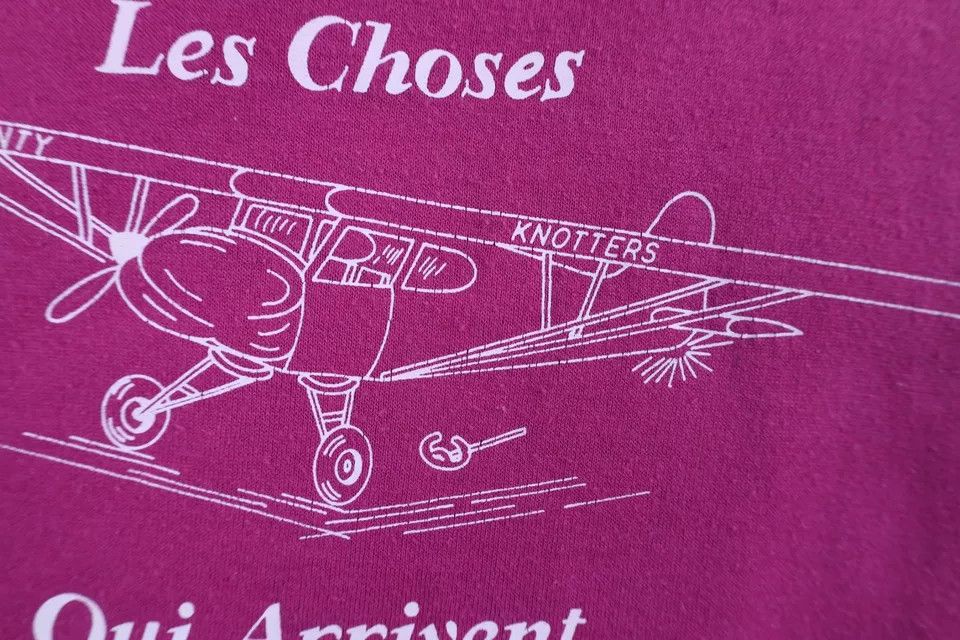 Vintage Vintage 90s Les Choses Qui Arrivent Airplane T-Shirt USA Size US L / EU 52-54 / 3 - 6 Thumbnail