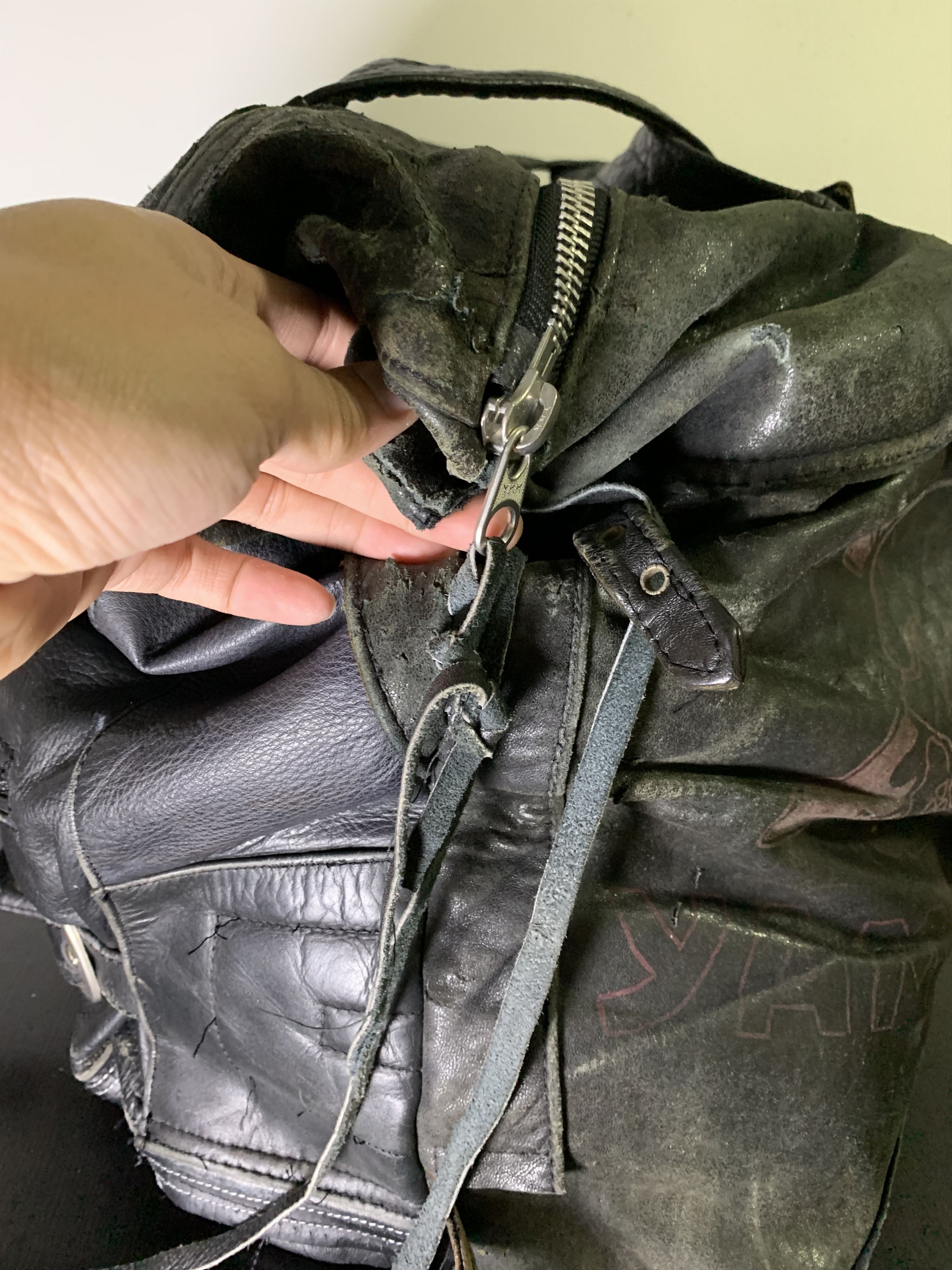 Vinti Andrews Vinti Andrews Reconstructed Leather Jacket Travel Bag Size ONE SIZE - 11 Thumbnail