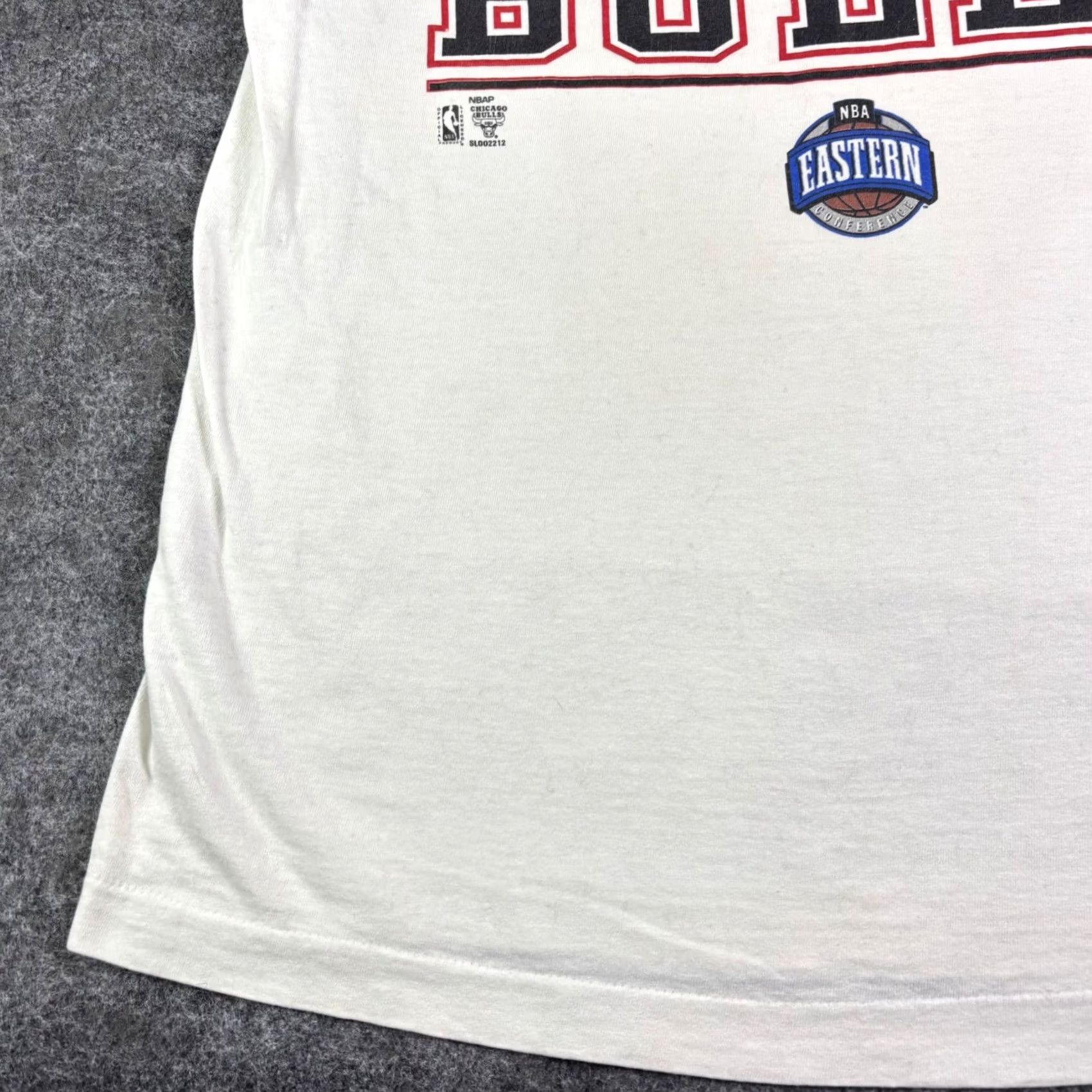 Salem Sportswear VINTAGE Salem Sportswear Chicago Bulls NBA T-Shirt White L Mens 90s Size US L / EU 52-54 / 3 - 8 Thumbnail