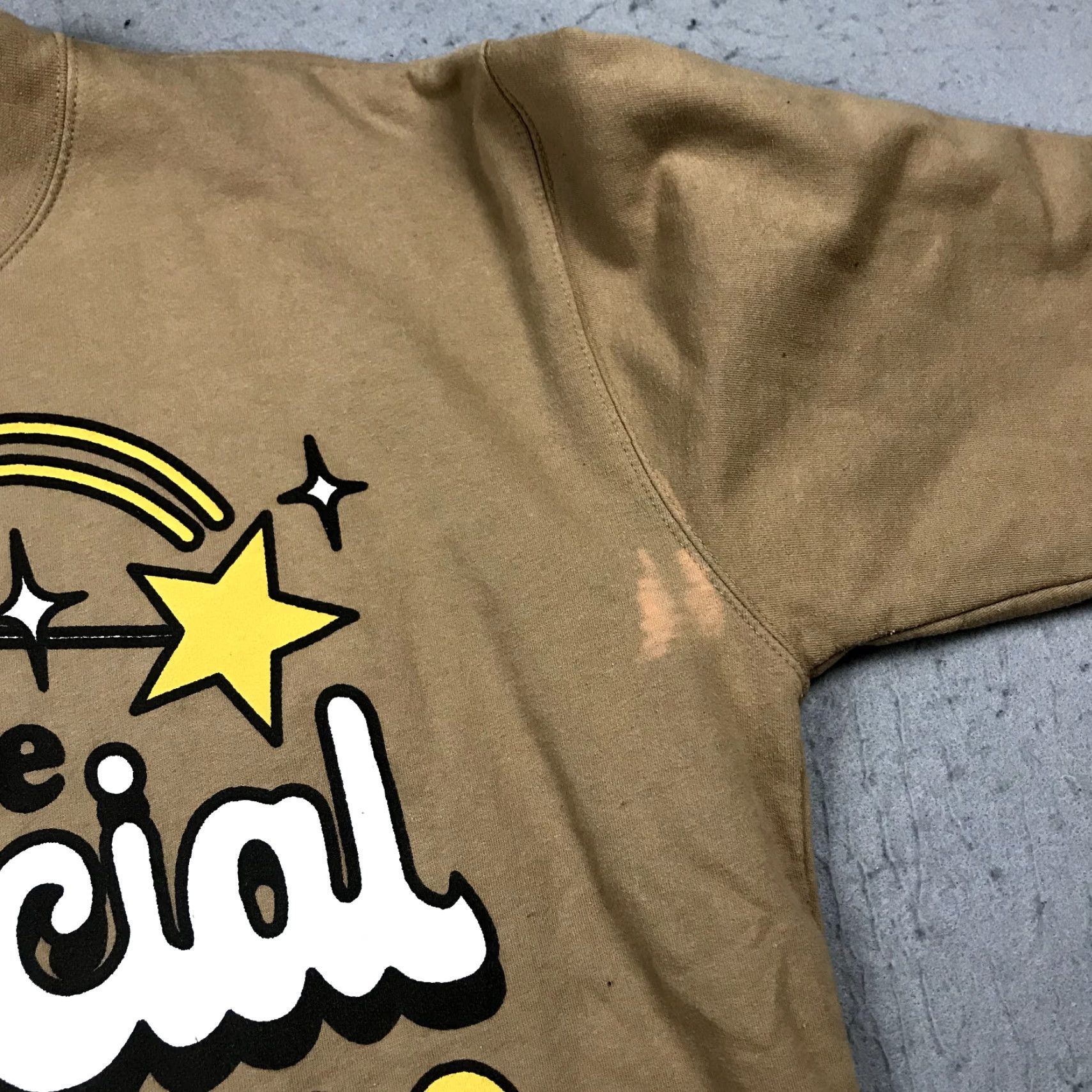 Rizzoli Lizzo Sweatshirt Adult 2XL XXL Brown Crewneck Graphic Print Music Holiday Tour Mens Size US XXL / EU 58 / 5 - 4 Thumbnail