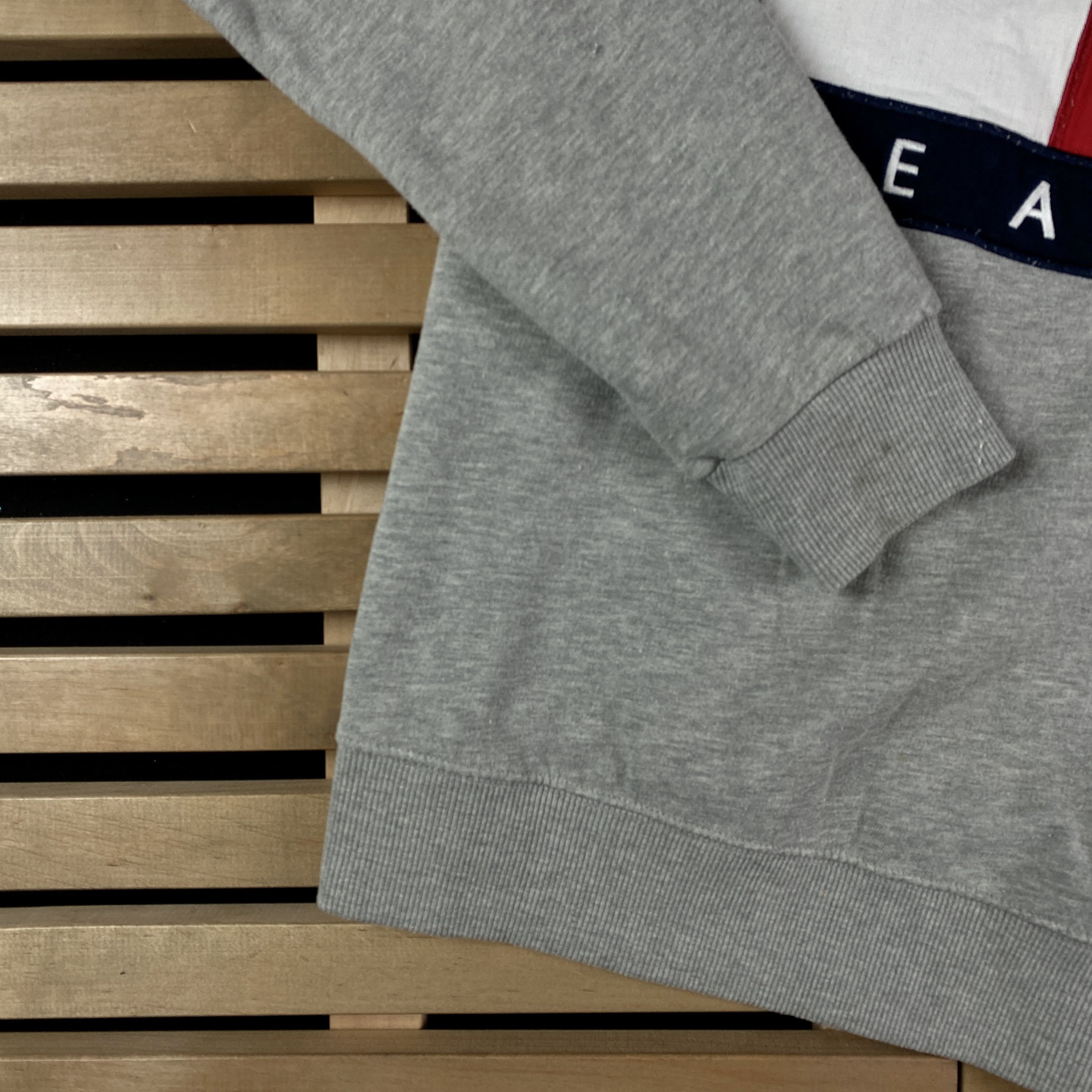 Tommy Hilfiger × Vintage Men’s Sweatshirt Long Sleeve Tommy Hilfiger Vintage Size L Size US L / EU 52-54 / 3 - 3 Thumbnail