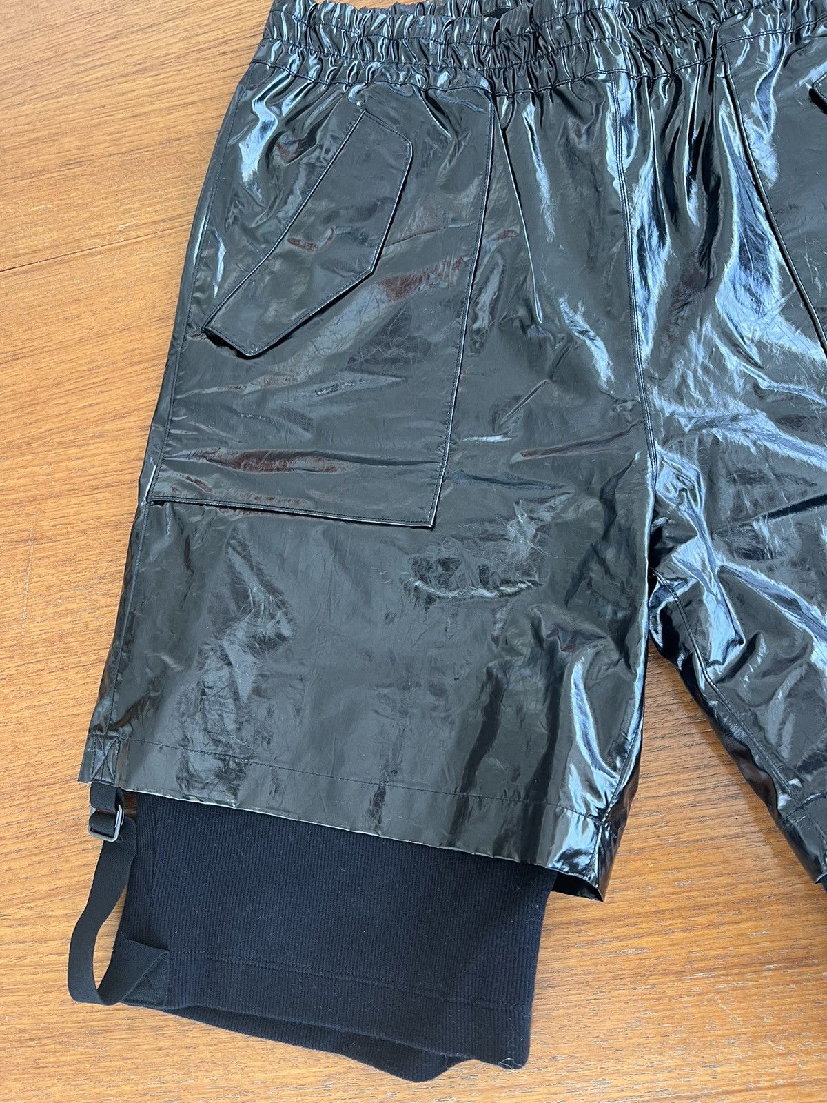 Helmut Lang Helmut Lang plastic/vinyl shorts Size US 36 / EU 52 - 6 Thumbnail