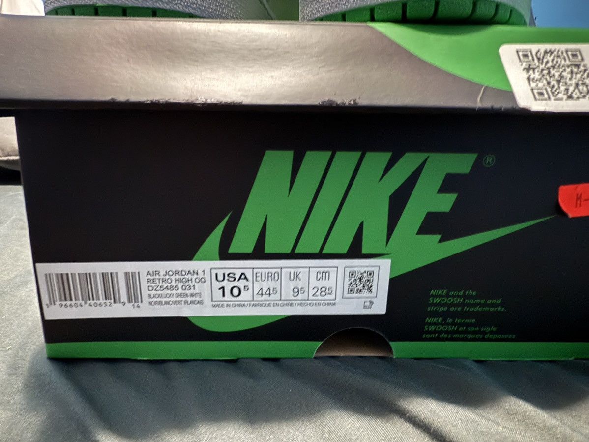 Nike Air Jordan 1 Retro HIGH OG Lucky Green Size US 10.5 / EU 43-44 - 3 Thumbnail