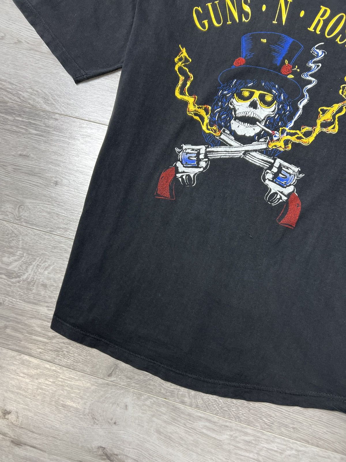 Band Tees Rare Vintage 90s Guns N Roses Big Logo Tee Size US XL / EU 56 / 4 - 4 Thumbnail