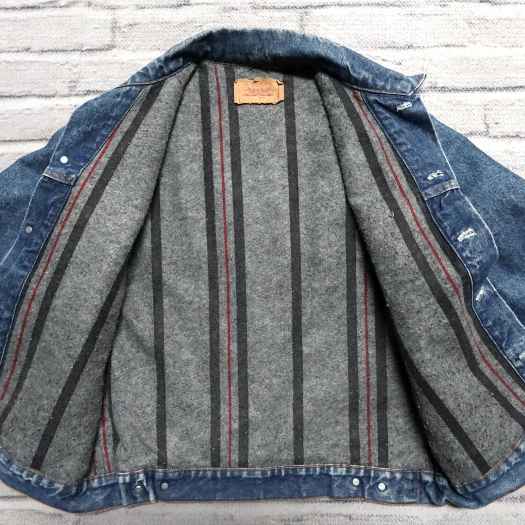 Levi's VINTAGE Levi's Jacket Denim Trucker 90s Sherpa Lined Medium Wash Jacket Mens 40"} Size US 40 / EU 56 - 5 Thumbnail