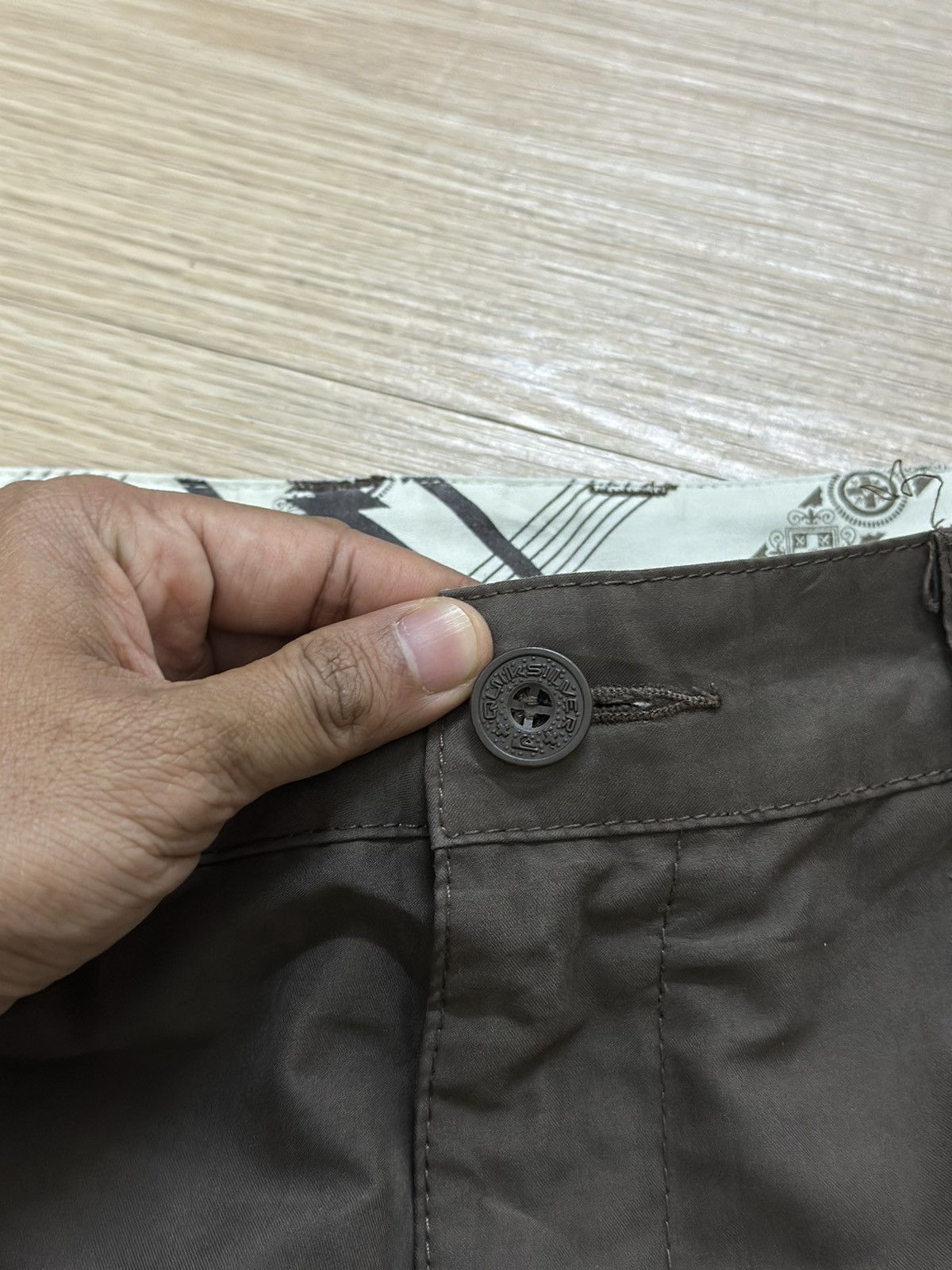 Beauty Beast × Quiksilver × Vintage Vintage Rare Beautiful Quiksilver Multi Pocket Cargo Shorts Size US 34 / EU 50 - 4 Thumbnail