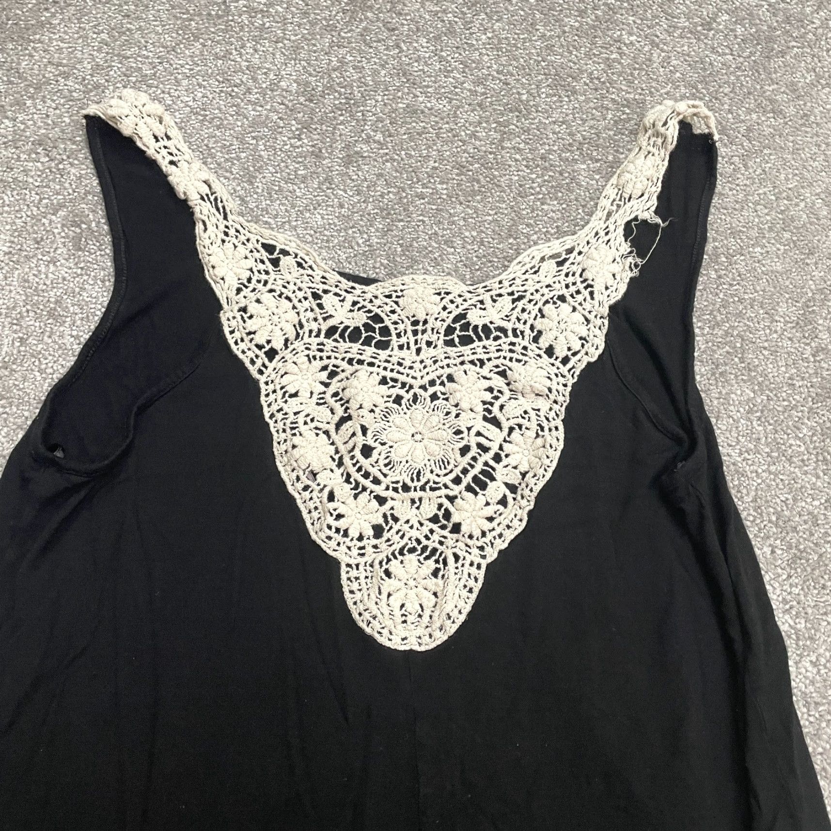 Forever 21 FOREVER 21 Tank Top Womens Medium Black Sleeveless Relaxed Casual Crochet Knit Viscose Beach Bohemian Classic 90s? Size M / US 6-8 / IT 42-44 - 3 Thumbnail