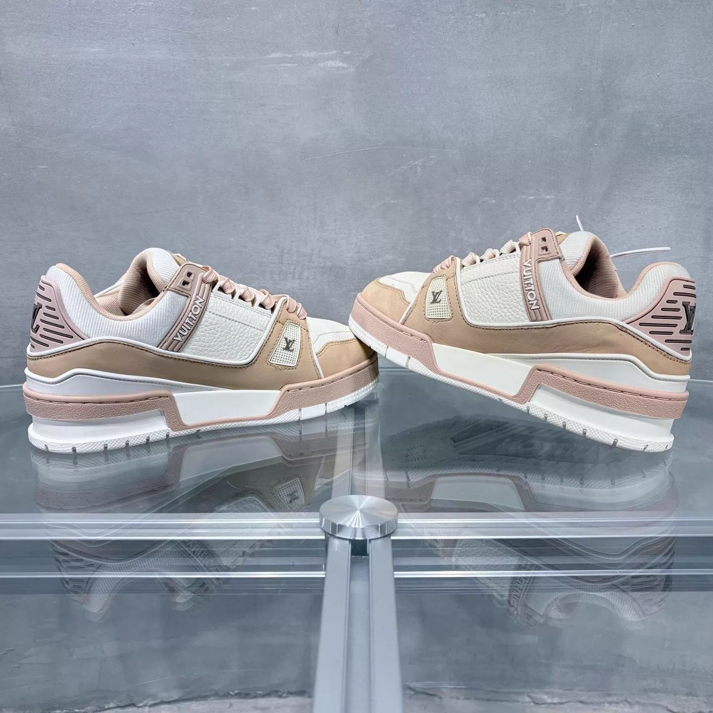 Louis Vuitton LV Trainer Pink White UK1.5 EU35.5 YH25471 Size US 5 / IT 35 - 5 Thumbnail