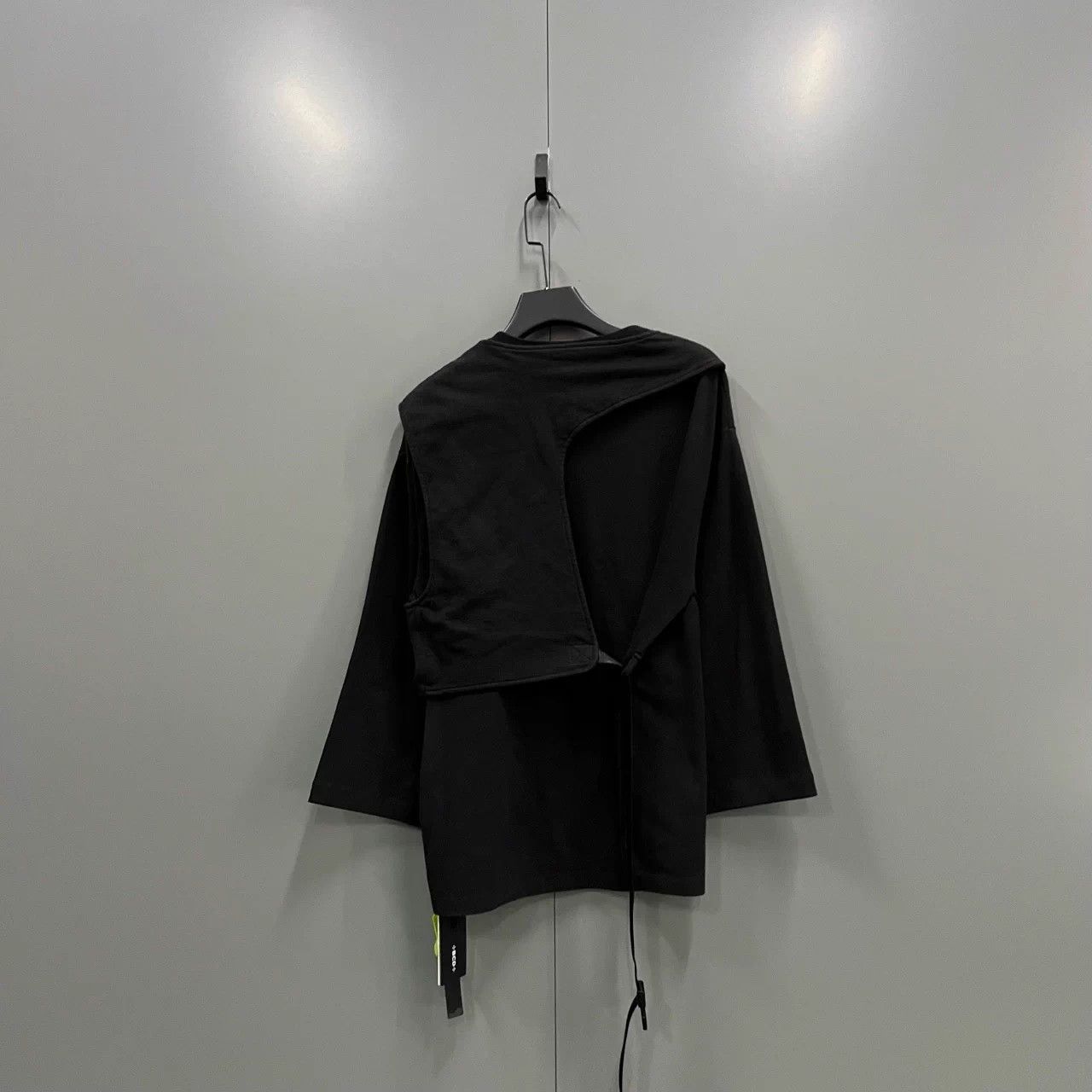 Louis Vuitton lv black color block long sleeve vest XL 95 new Size XL / US 12-14 / IT 48-50 - 3 Thumbnail