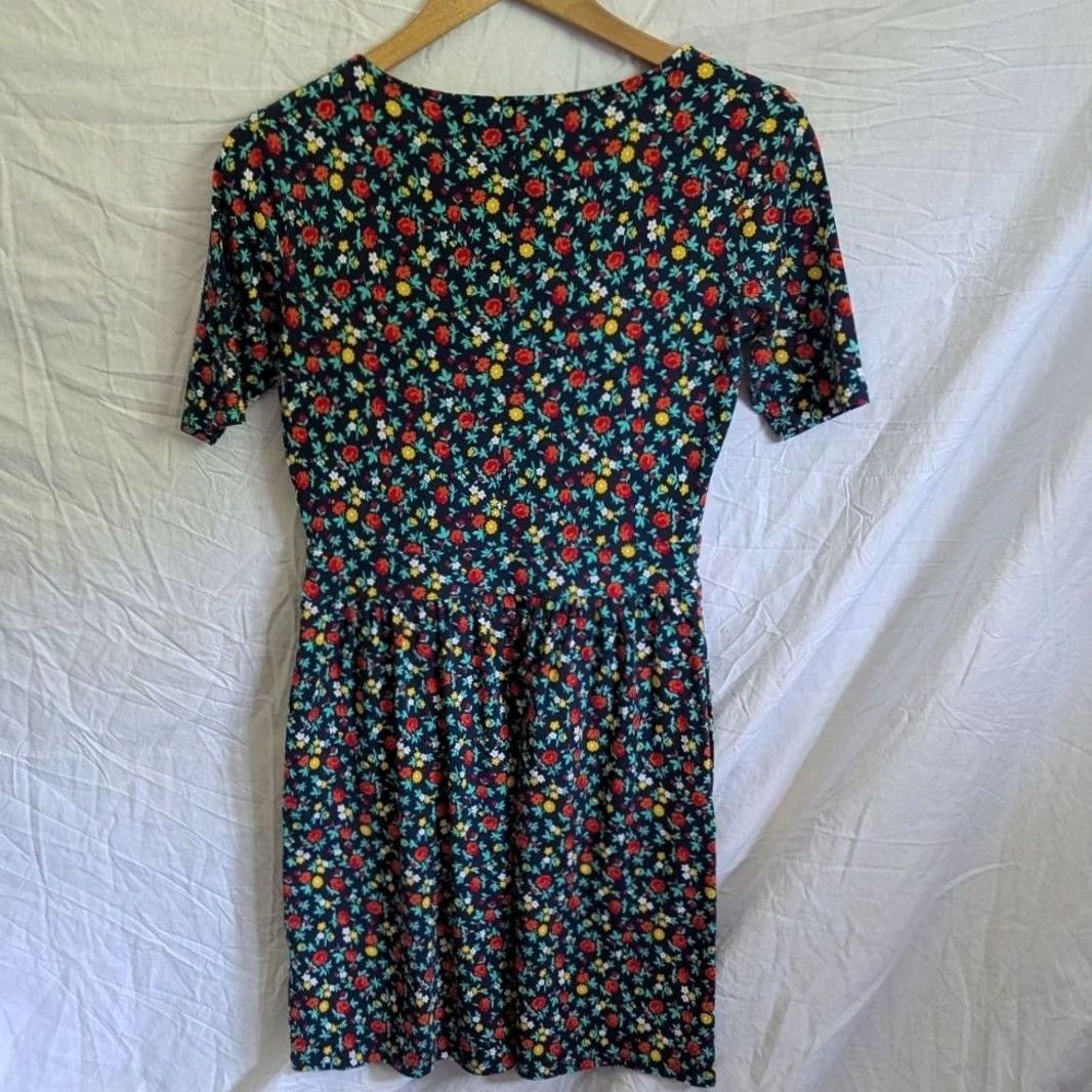 Lands' End Lands' End Floral Fit & Flare Dress Navy Blue Short Sleeve XS Petite Knit Stretch Knee Length Women Size 26" / US 2 / IT 38 - 2 Thumbnail