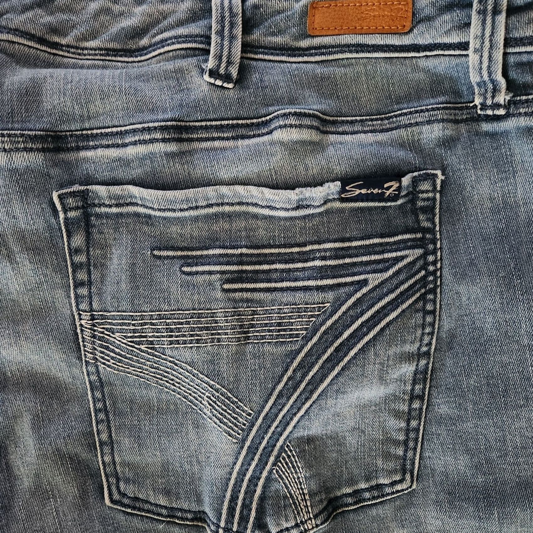 Vintage VINTAGE Seven7 Light Wash Breezy Crop Blue Jeans Women's Size 22 Plus Distressed Luxe 90s Womens Jeans Size 40" / US 18 - 4 Thumbnail