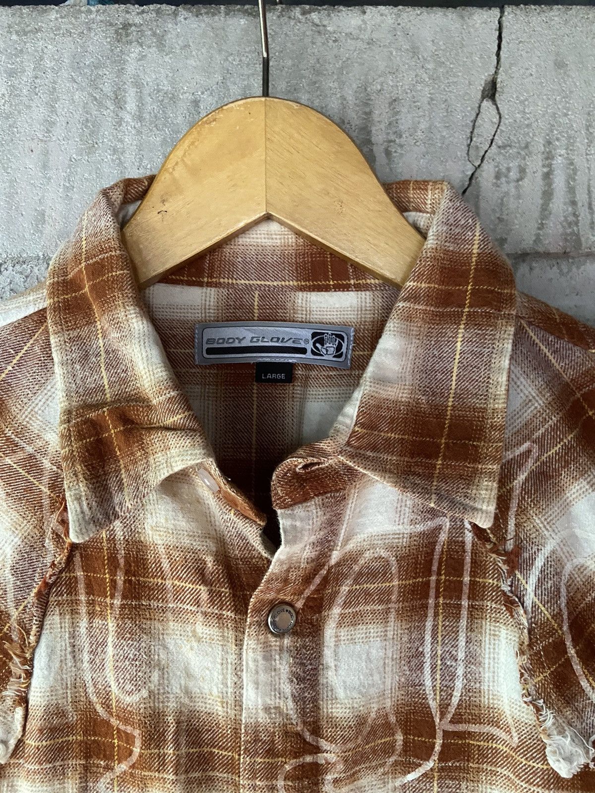 If Six Was Nine BODY GLOVE DISTRESSED BUTTON DOWN SHIRT Size US L / EU 52-54 / 3 - 5 Thumbnail