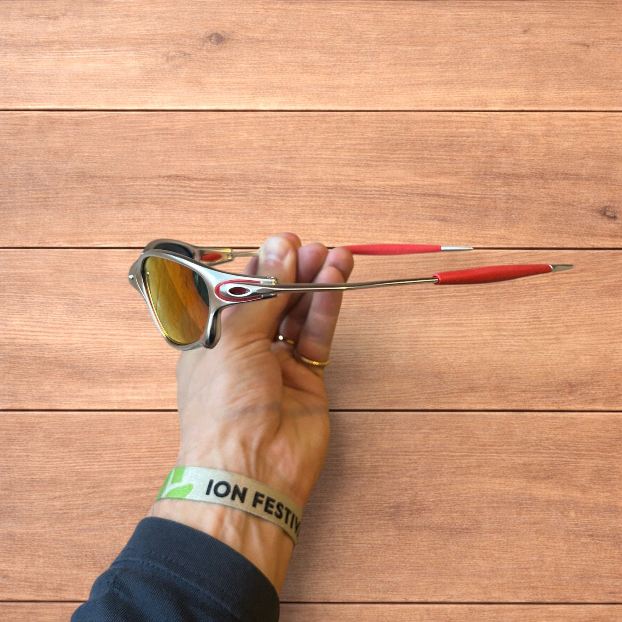 Japanese Brand Metal frame polarised sunglasses in silver frame red lens. Size ONE SIZE - 4 Thumbnail