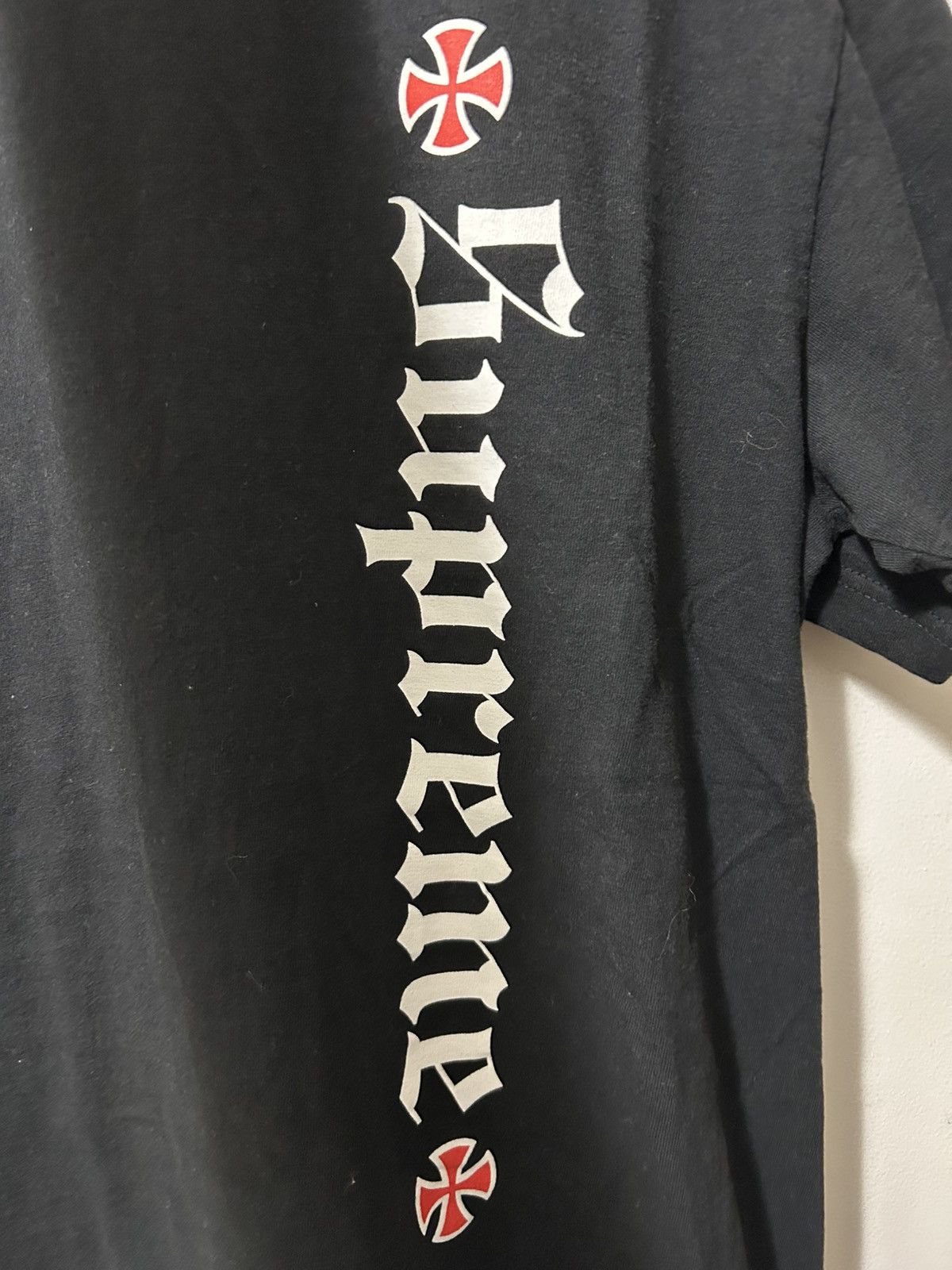 Supreme Supreme Independent Old English Tee Black Size M Size US M / EU 48-50 / 2 - 3 Thumbnail
