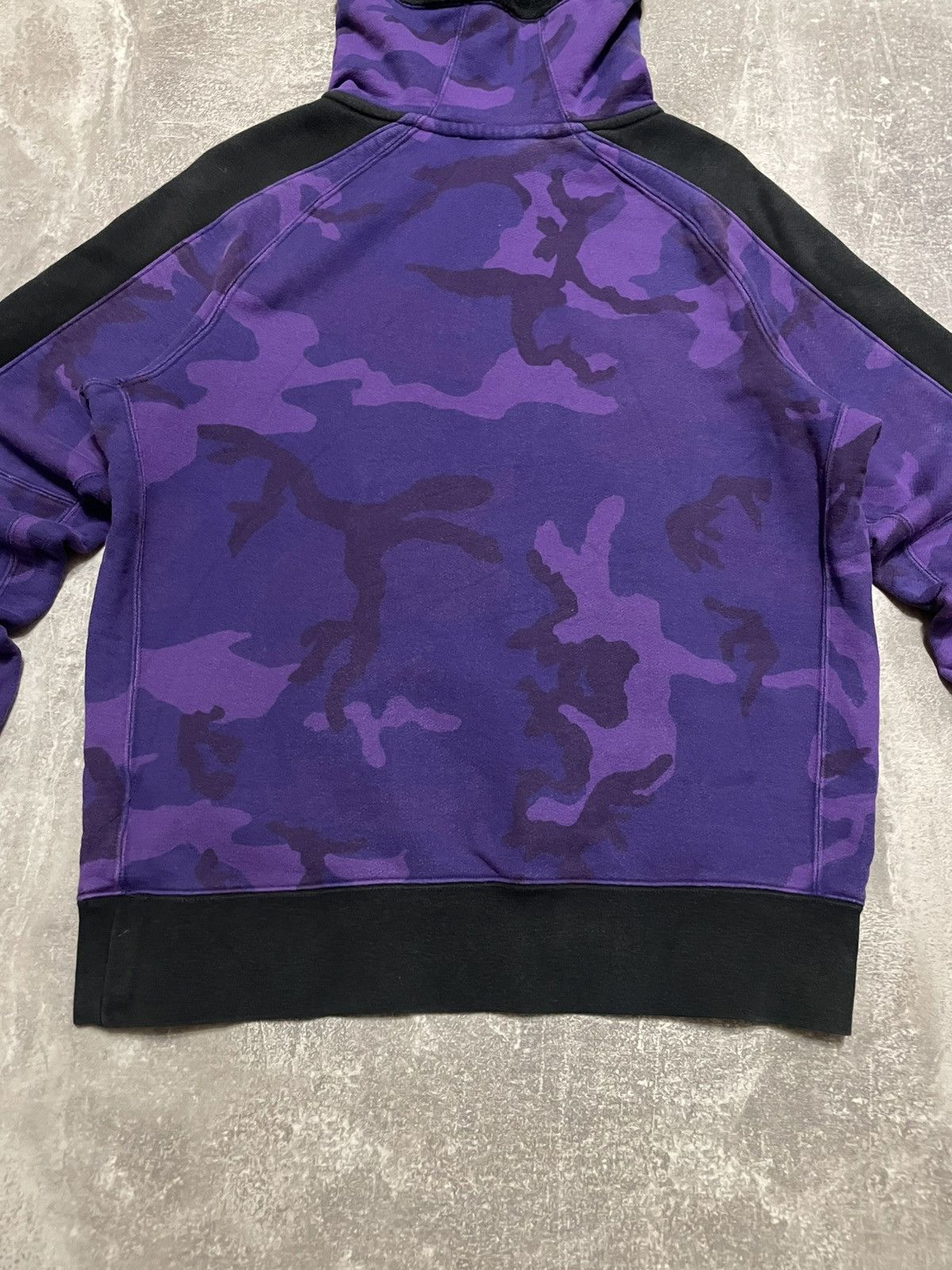 NBA × Nike Vintage Nike NBA LA Lakers Lebron Hoodie Purple Camo Size US M / EU 48-50 / 2 - 15 Thumbnail