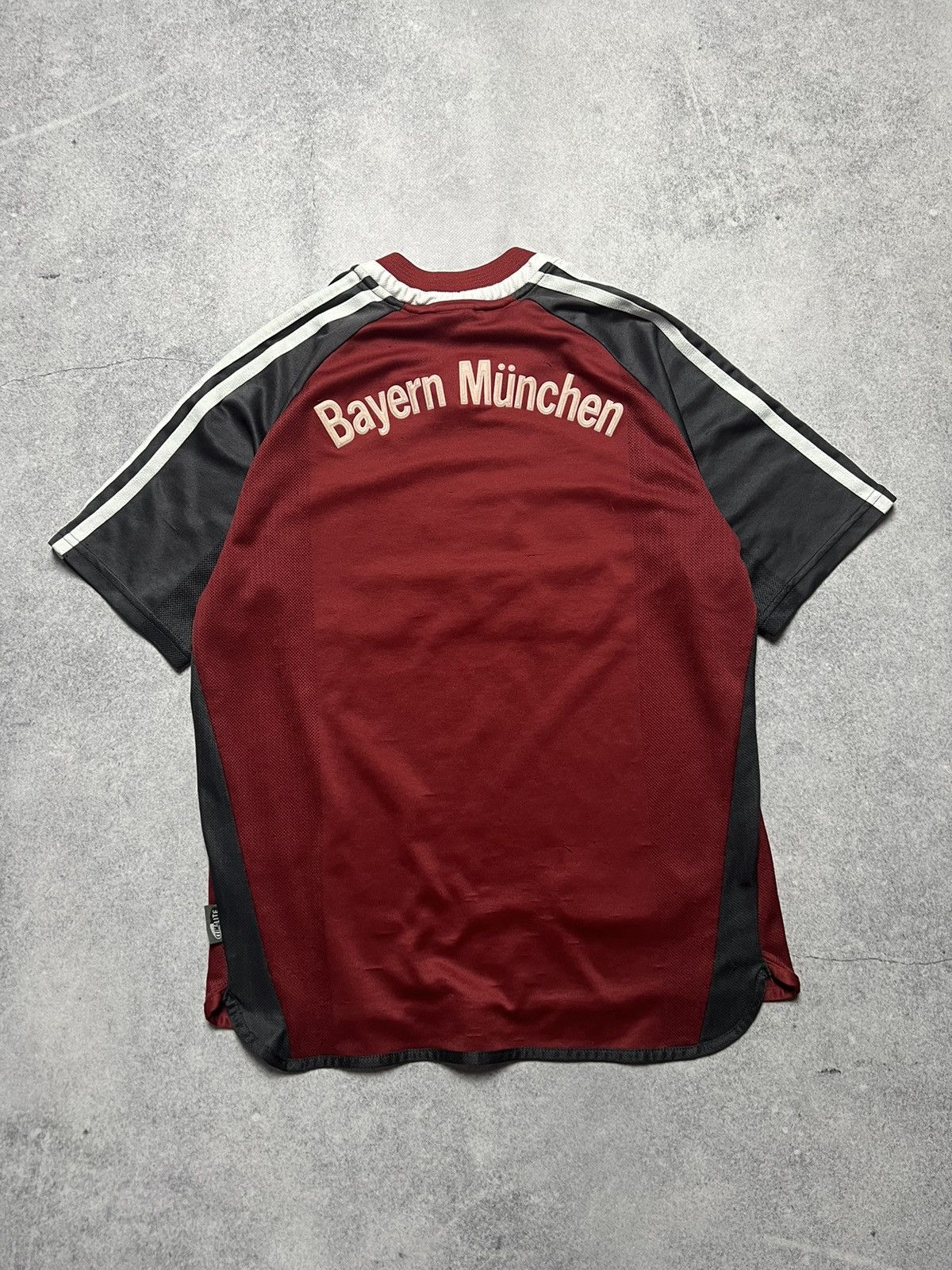 Vintage Vintage Adidas FC Bayern Munchen 2000-2001 Home Jersey Size US XS / EU 42 / 0 - 8 Thumbnail