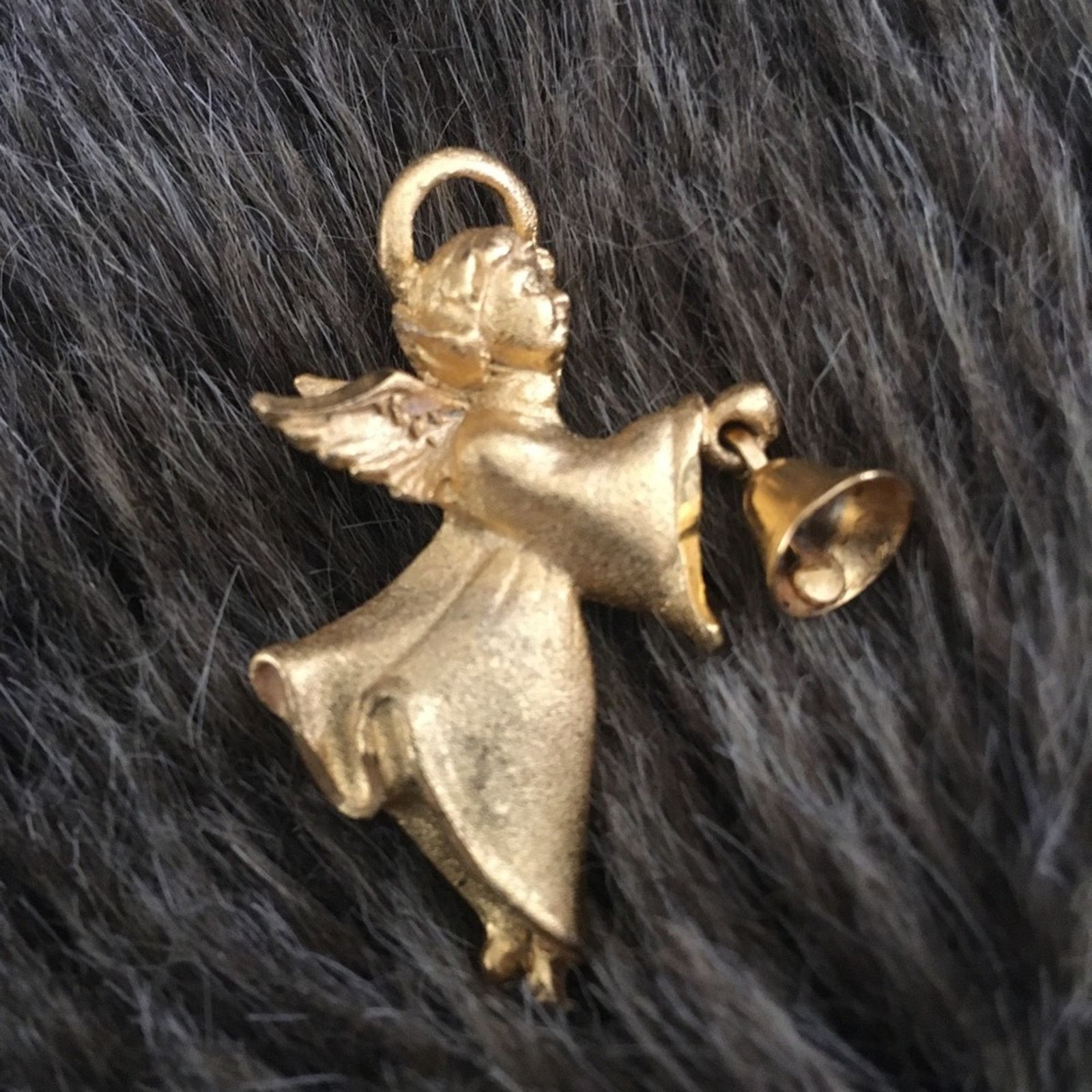 XOXO Vintage XOXO matte gold tone angel w/bell brooch Size ONE SIZE - 1 Thumbnail