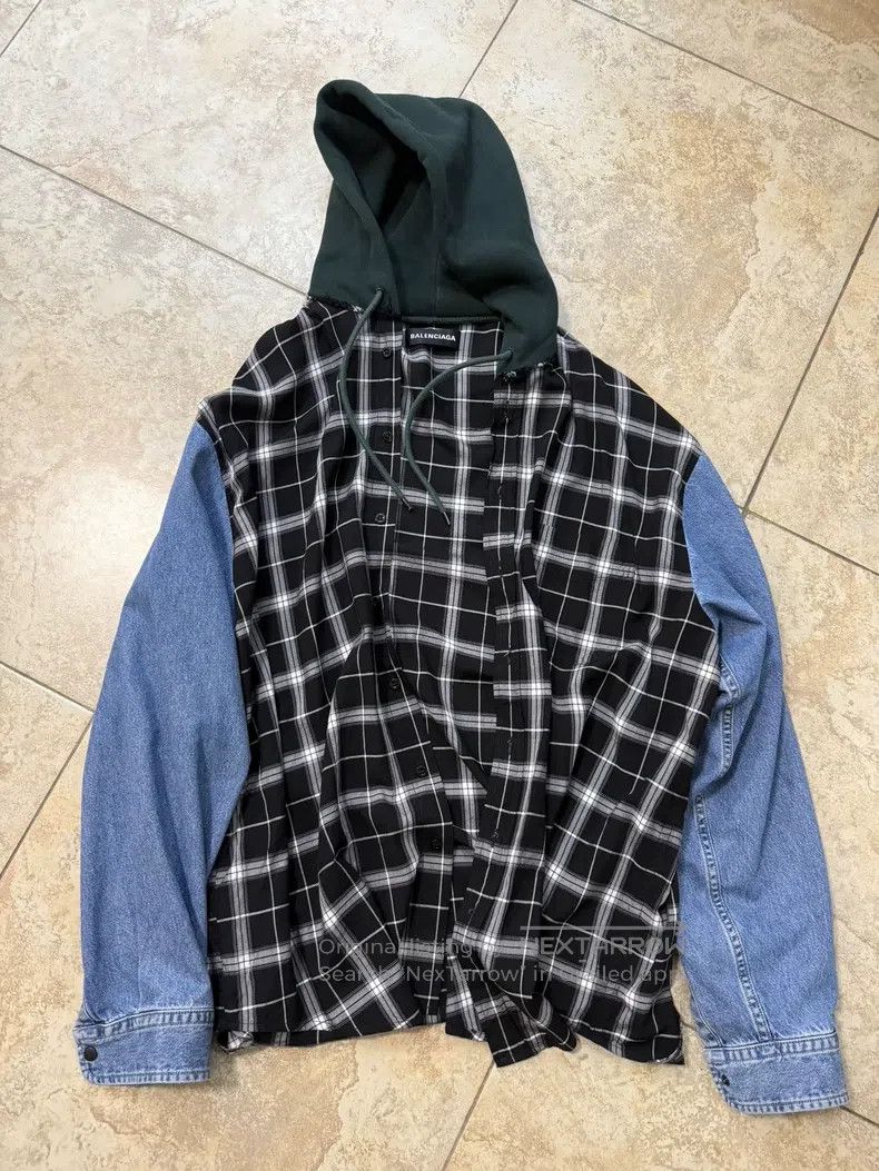 Balenciaga Balenciaga size 39 Distressed denim shirt Size US XS / EU 42 / 0 - 1 Thumbnail